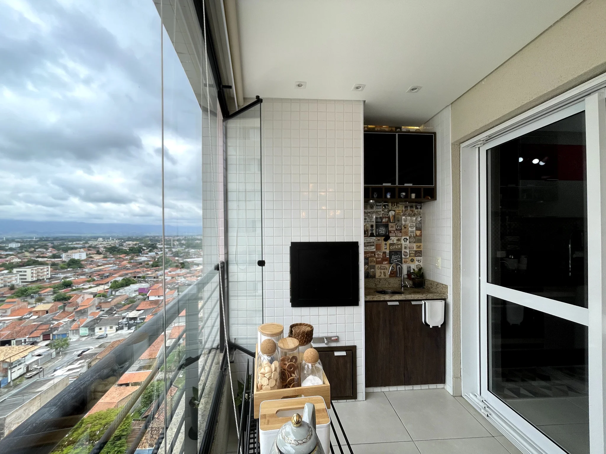 Apartamento à venda com 3 suítes no Condomínio Renaissance em Taubaté/SP. 