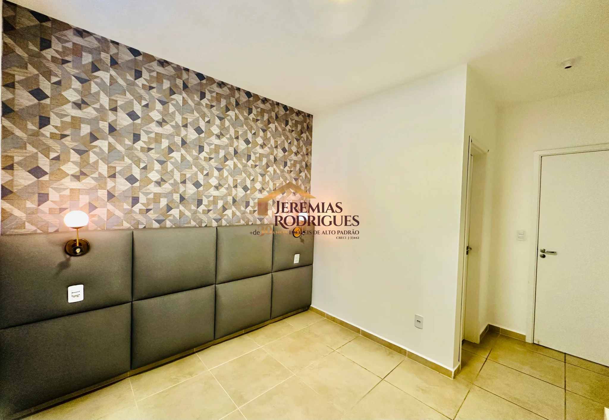 Apartamento para locação e venda no Edifício Solar Vicente Giffoni em Taubaté/SP.