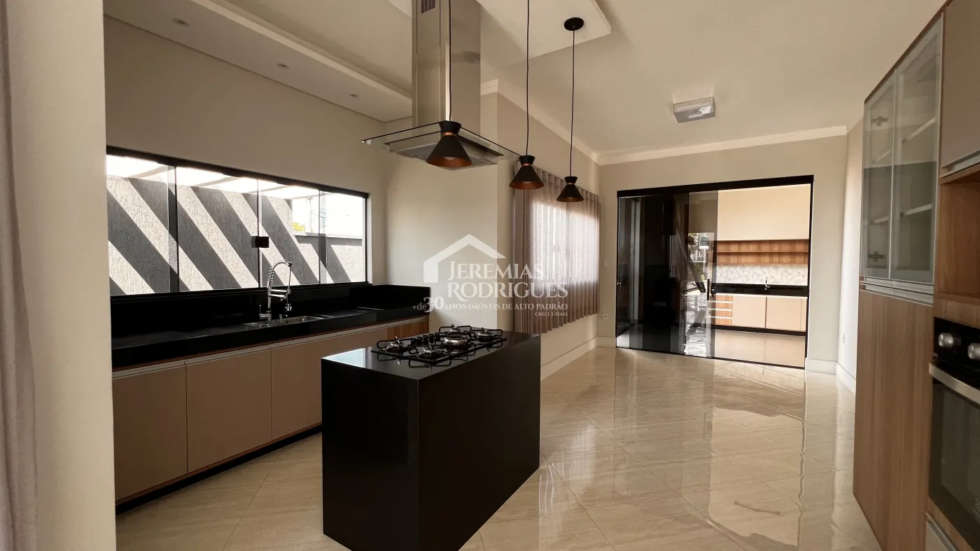 Casa à venda com 3 dormitórios no Condomínio Campos do Conde II em Tremembé/SP.