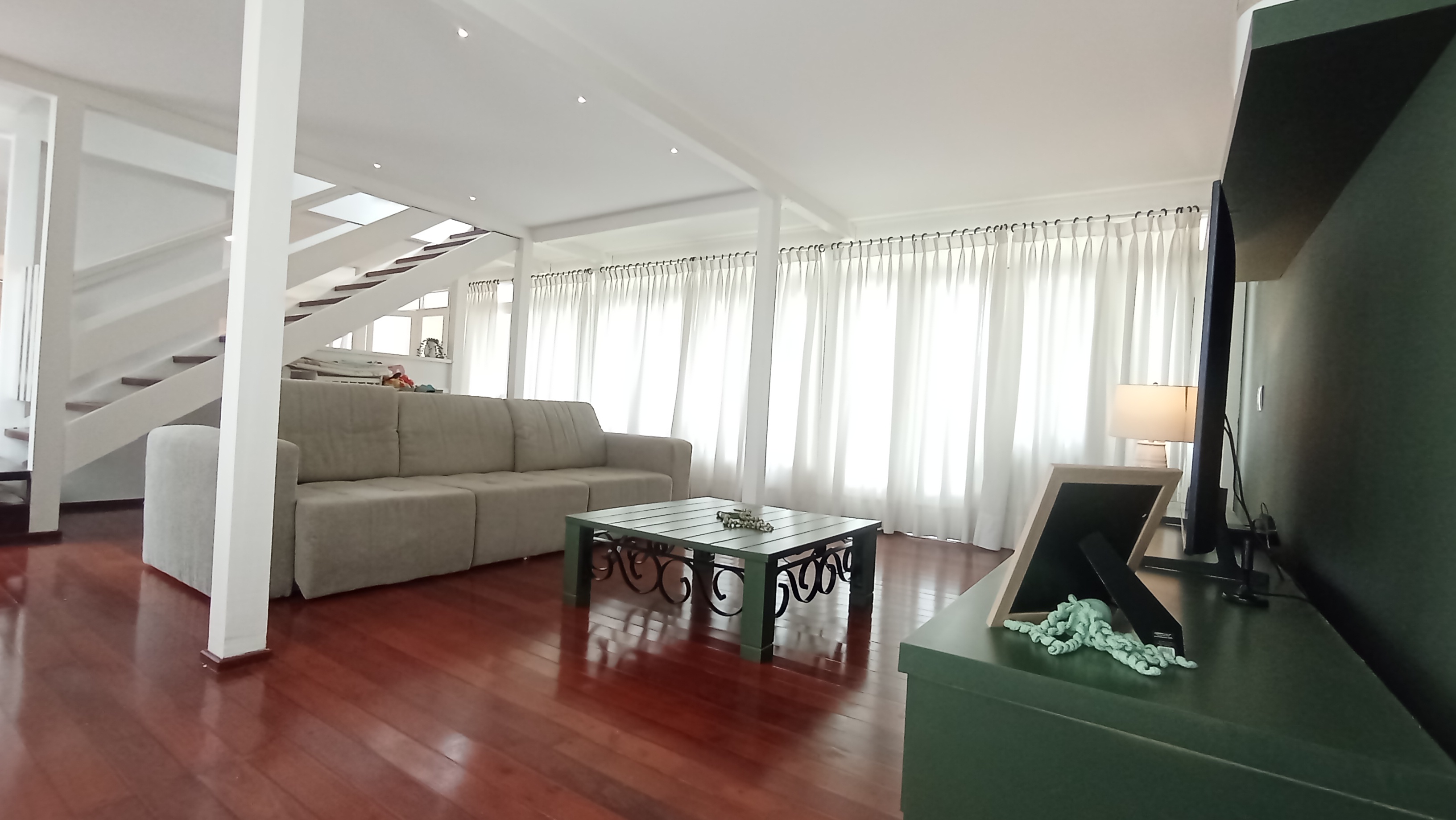 Casa à venda com 3 dormitórios no Condomínio Portal do Sol em Tremembé/SP.