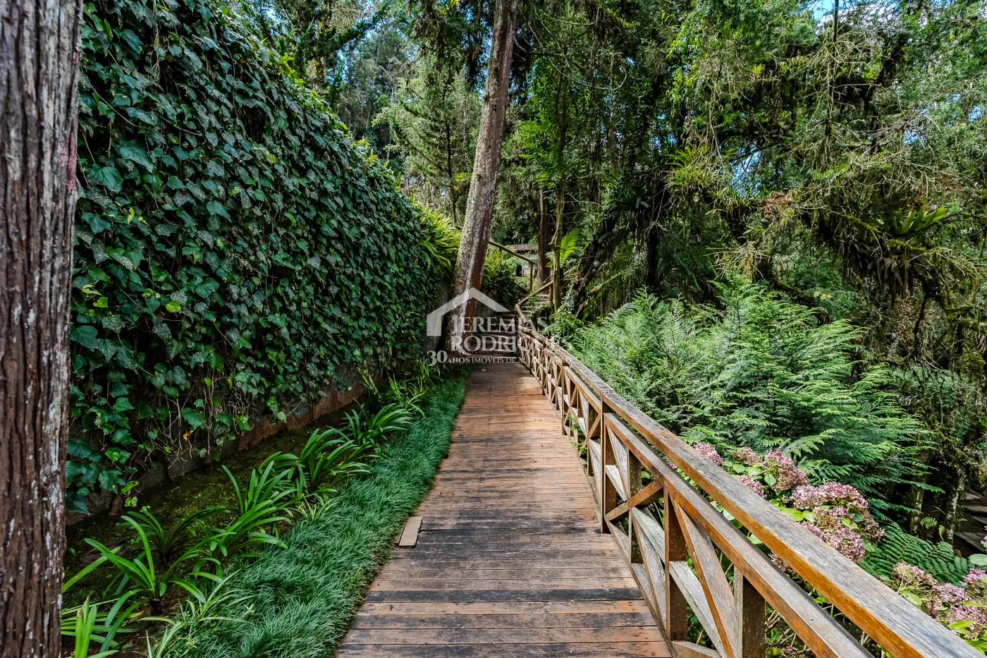 Casa para venda com 5 suítes no Condomínio Villandry em Campos do Jordão/SP