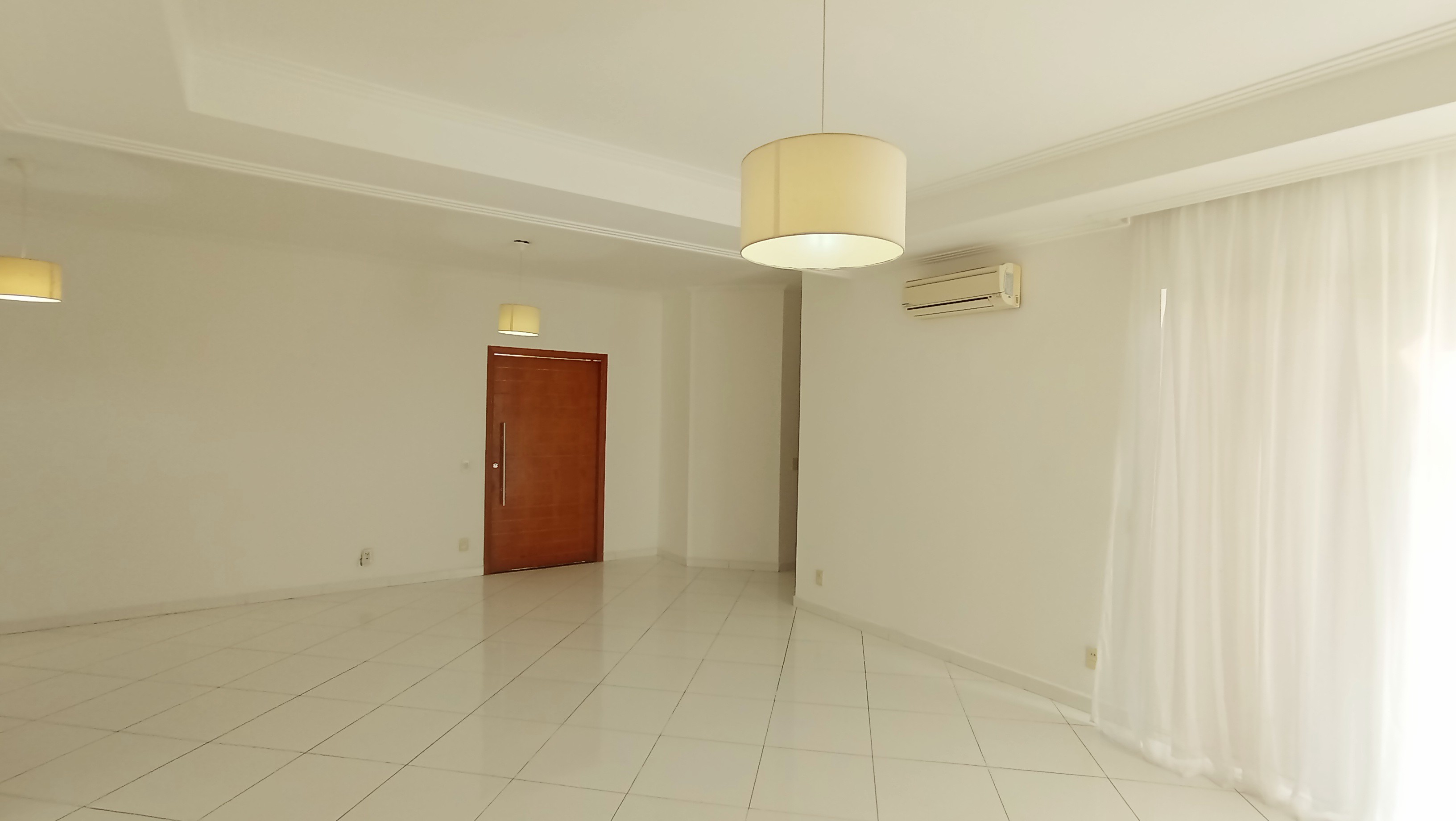 Casa à venda com 4 suítes no Condomínio Real Ville em Pindamonhangaba/SP. 