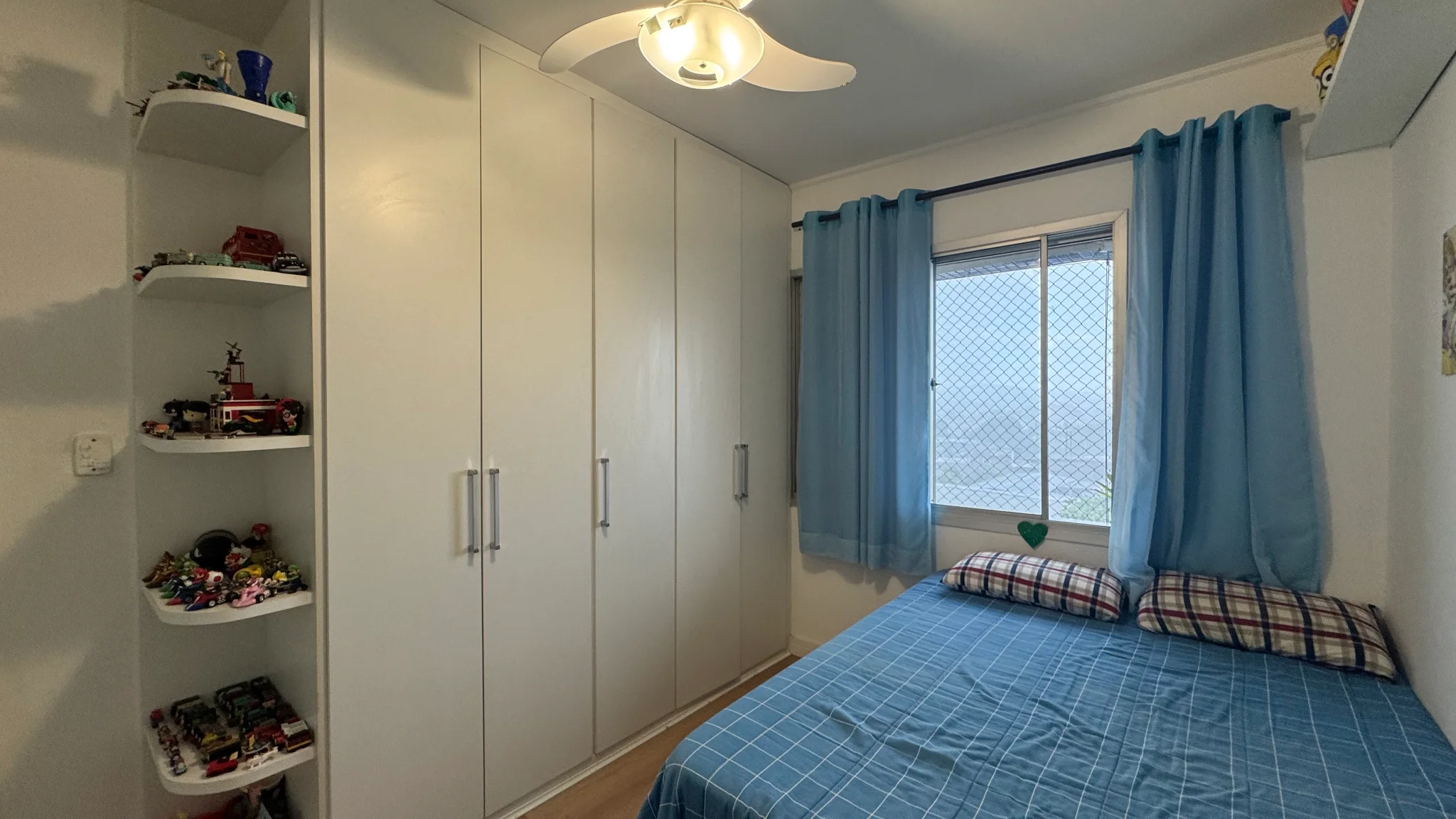 Apartamento à venda no Edifício Serra da Mantiqueira em Pindamonhangaba/SP. 