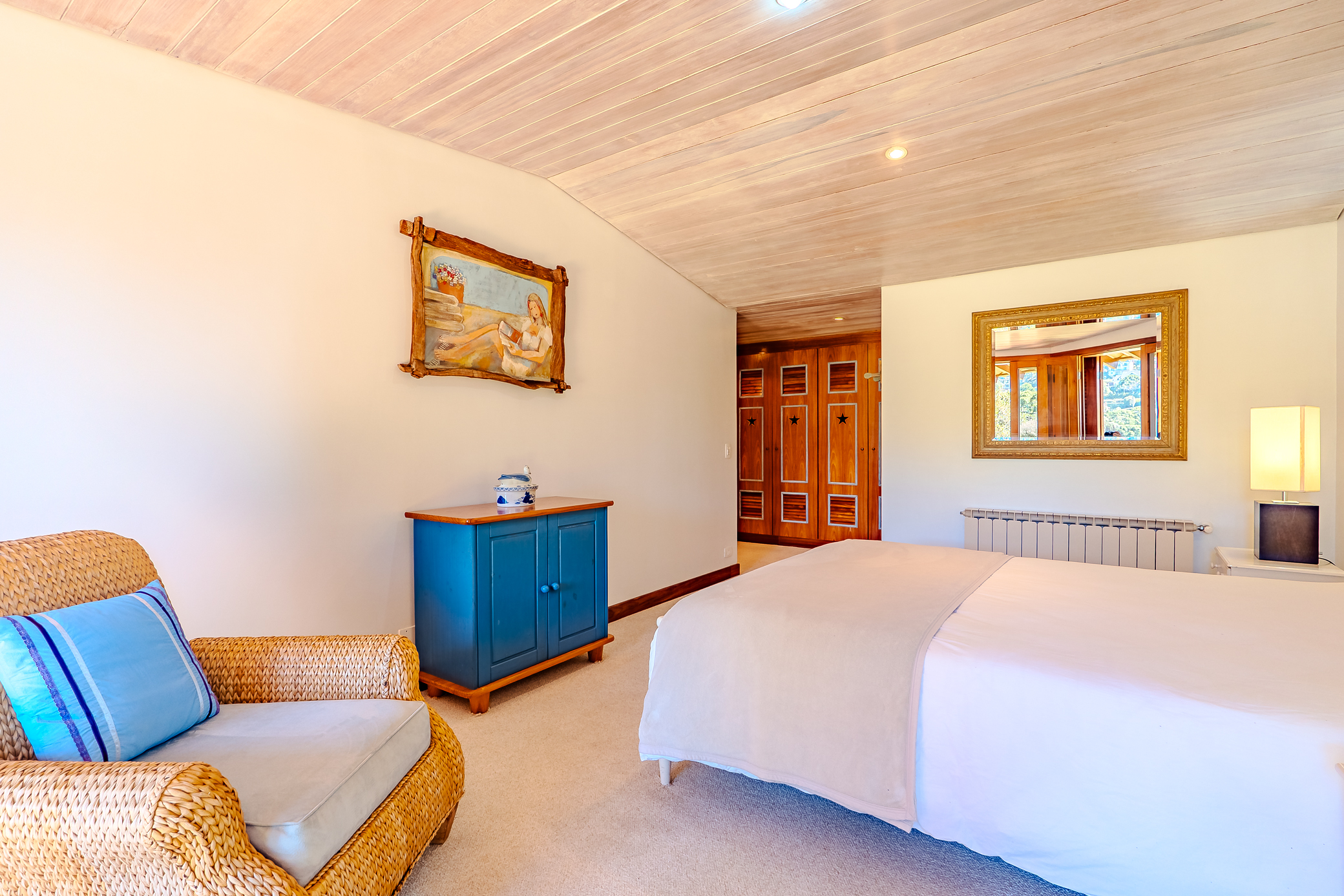 Mansão à venda com 7 suítes no Condomínio Vila Simonsen em Campos do Jordão/SP.