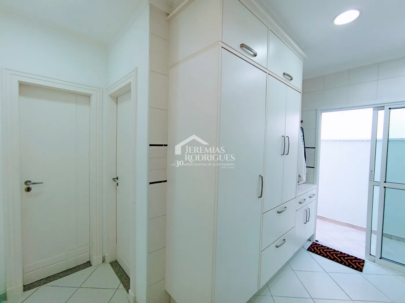 Casa à venda com 4 dormitórios no Condomínio Taubaté Village em Taubaté/SP.