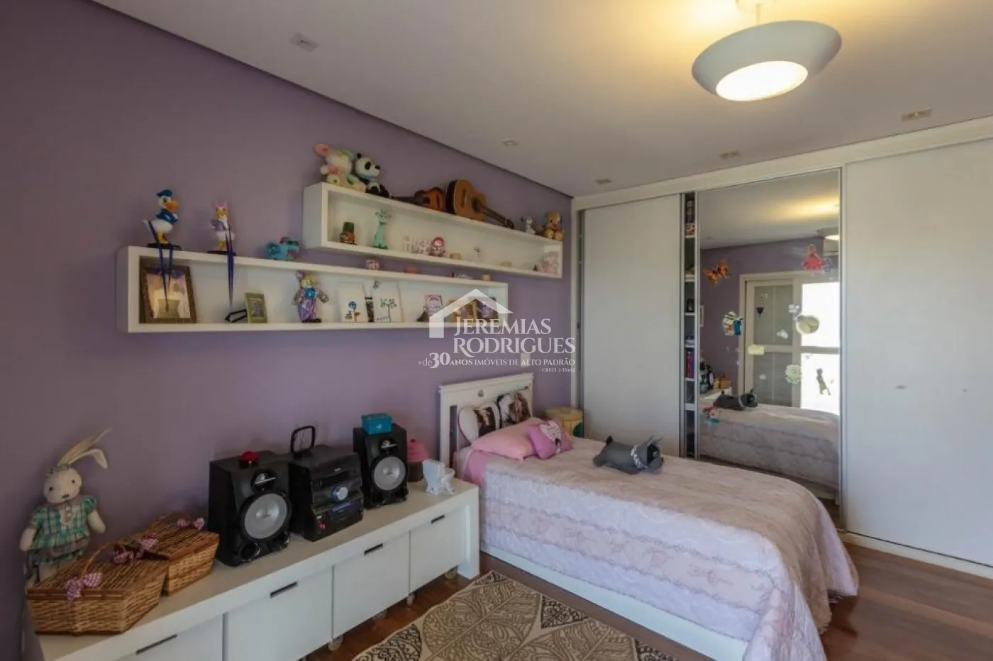 Casa para venda e locação com 4 suítes no Condomínio Chácaras Cataguá em Taubaté/SP