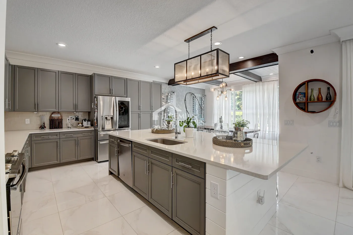 Casa com 4 dormitórios - Condomínio Dakota - Miami/ Flórida