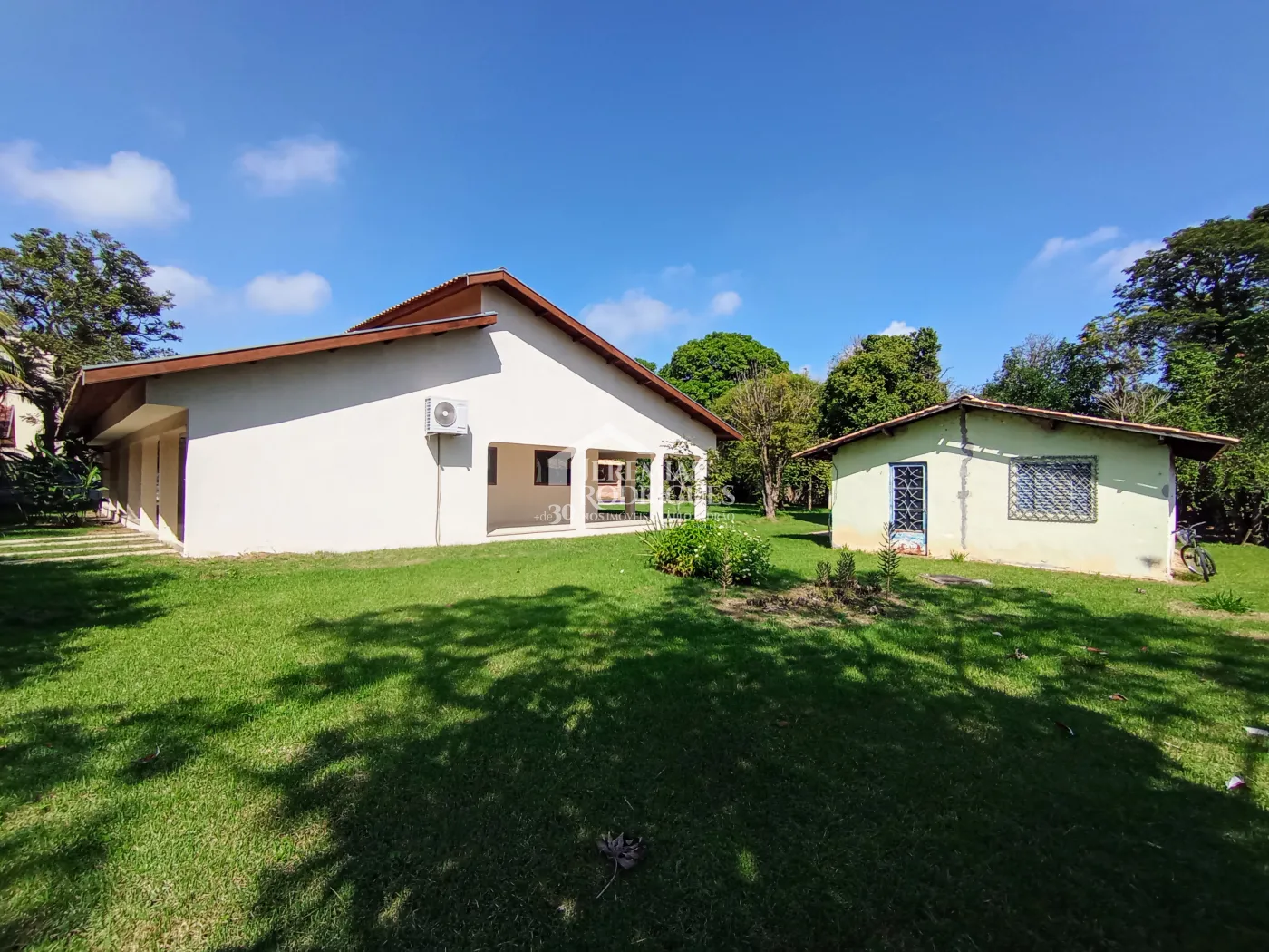 Chácara para locação com 4 dormitórios no bairro Jardim Carlota em Moreira Cesar/SP