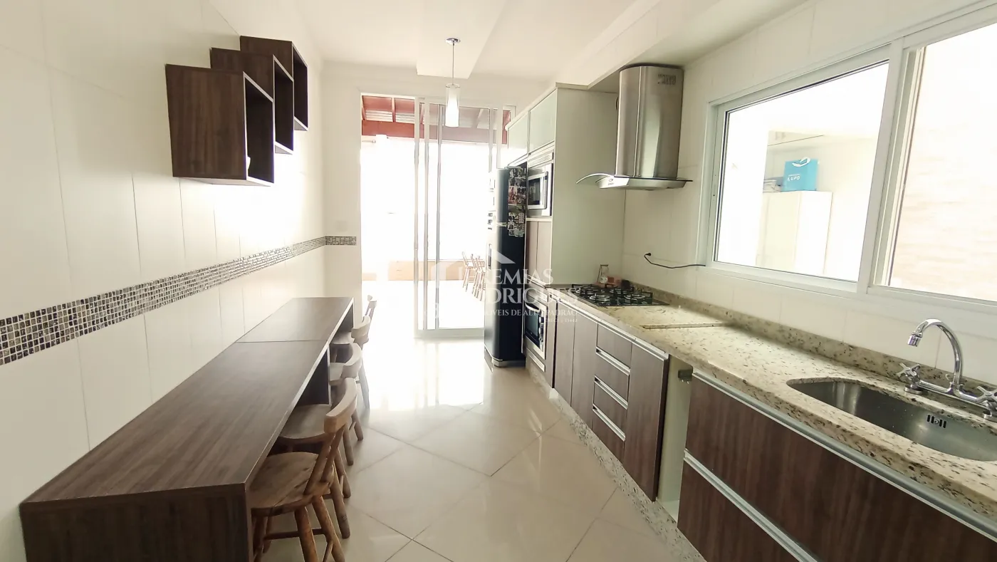 Casa para venda e locação com 4 dormitórios no Condomínio Jatobá em Tremembé/SP.