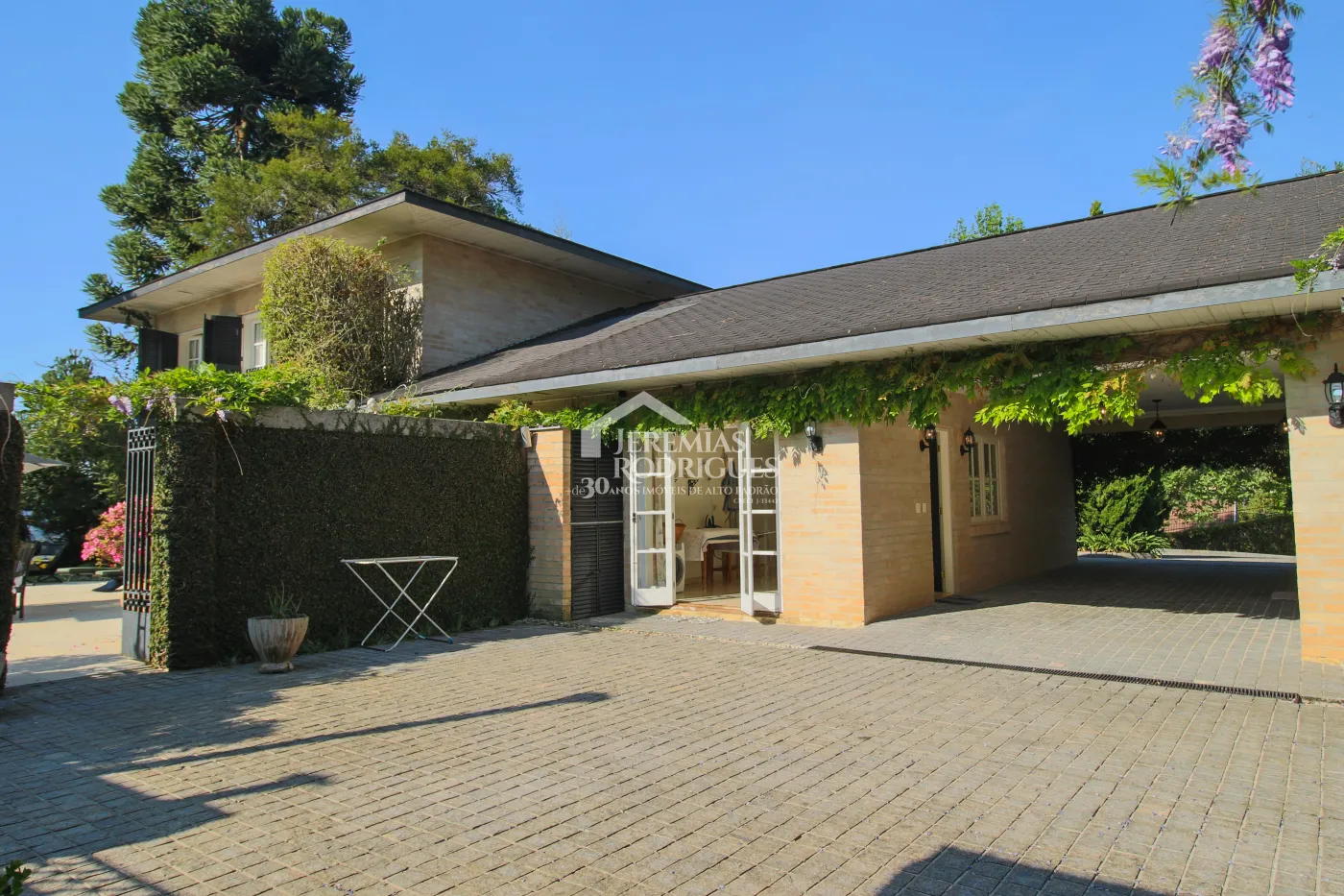 Sobrado com 6 suítes, 615 m² - Vila Inglesa - Campos do Jordão/SP.