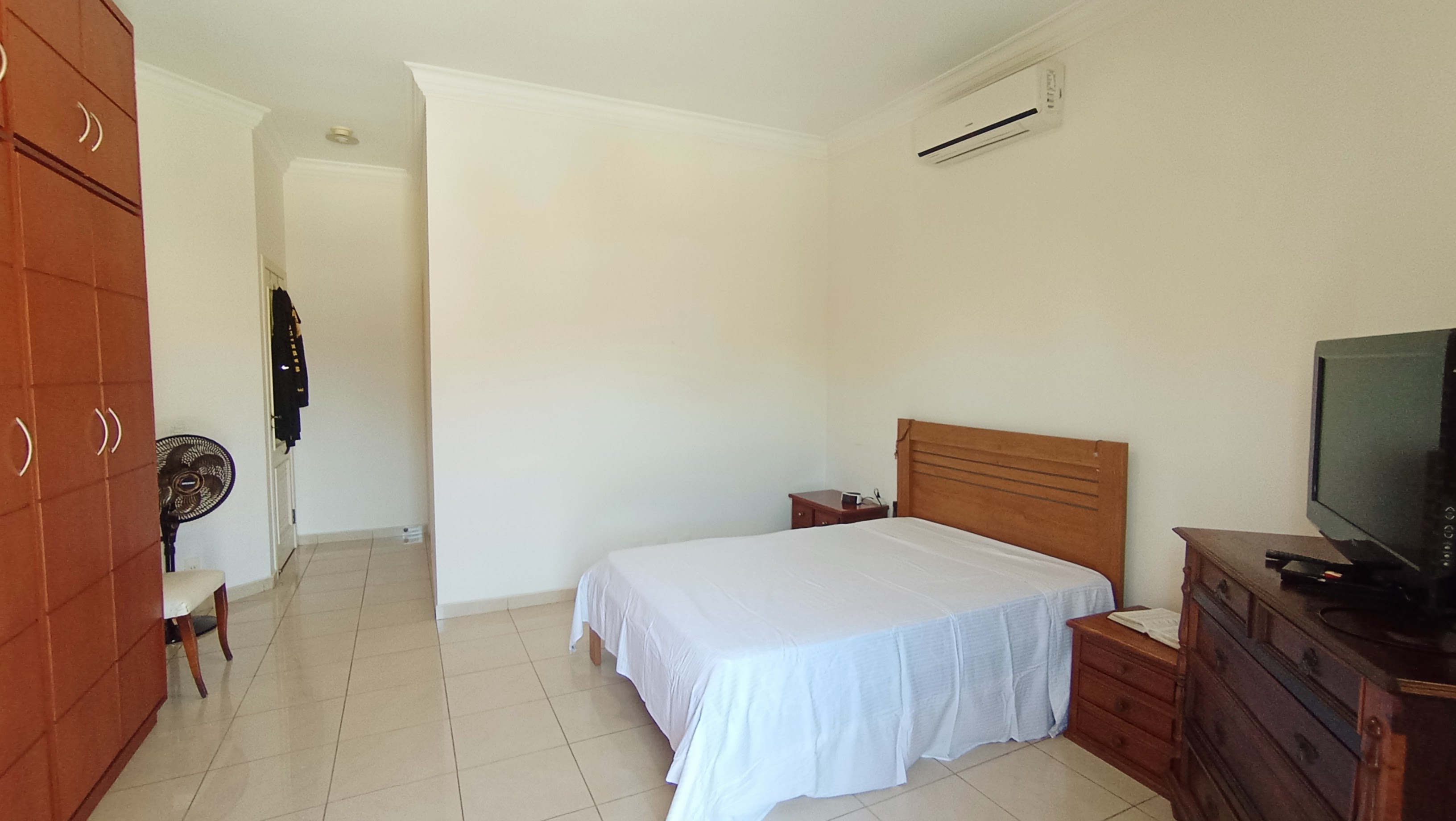 Casa à venda com 4 dormitórios no Condomínio Taubaté Village em Taubaté/SP.