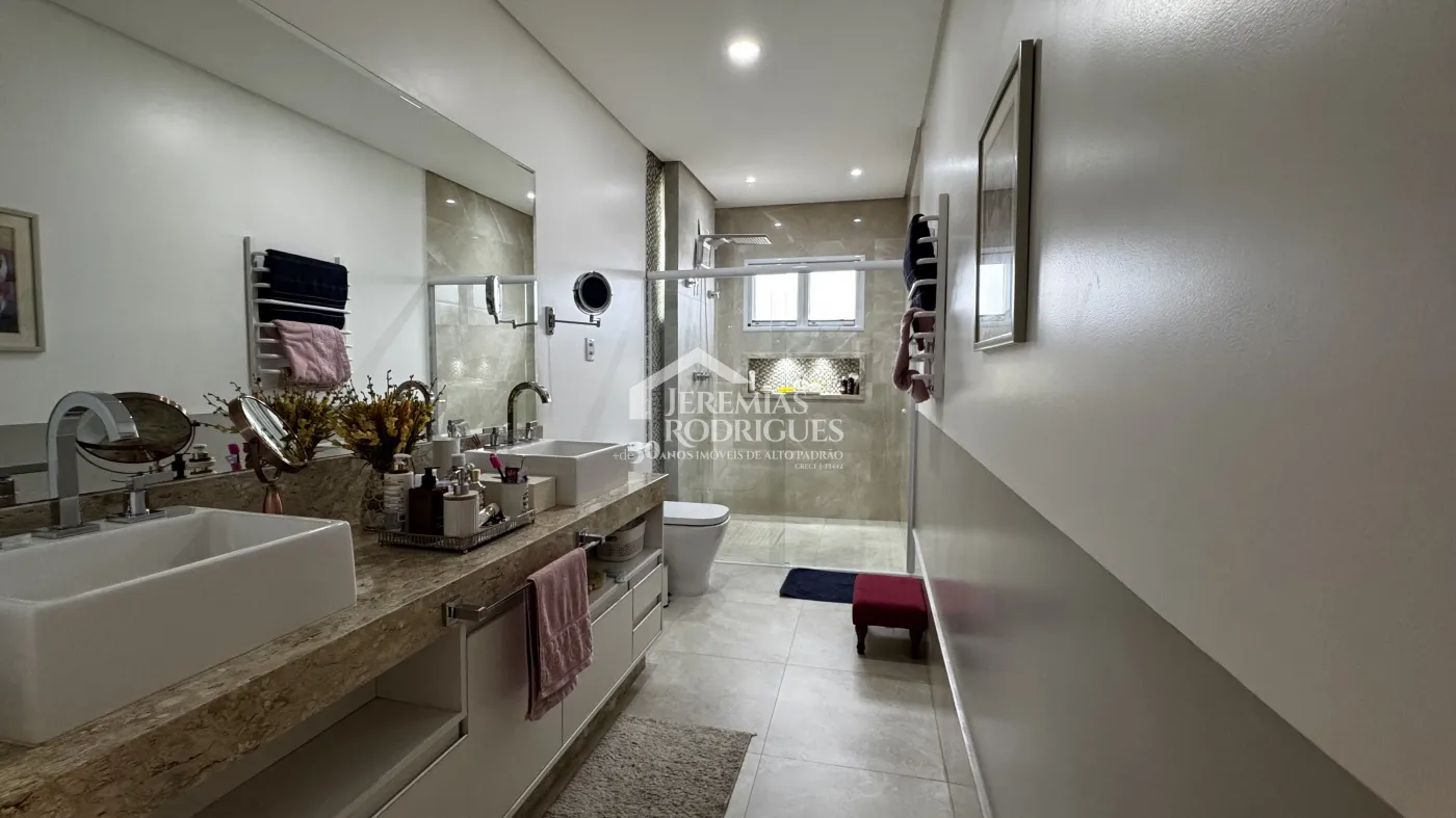 Casa para locação com 3 suítes no Condomínio Reserva dos Lagos em Pindamonhangaba/SP.