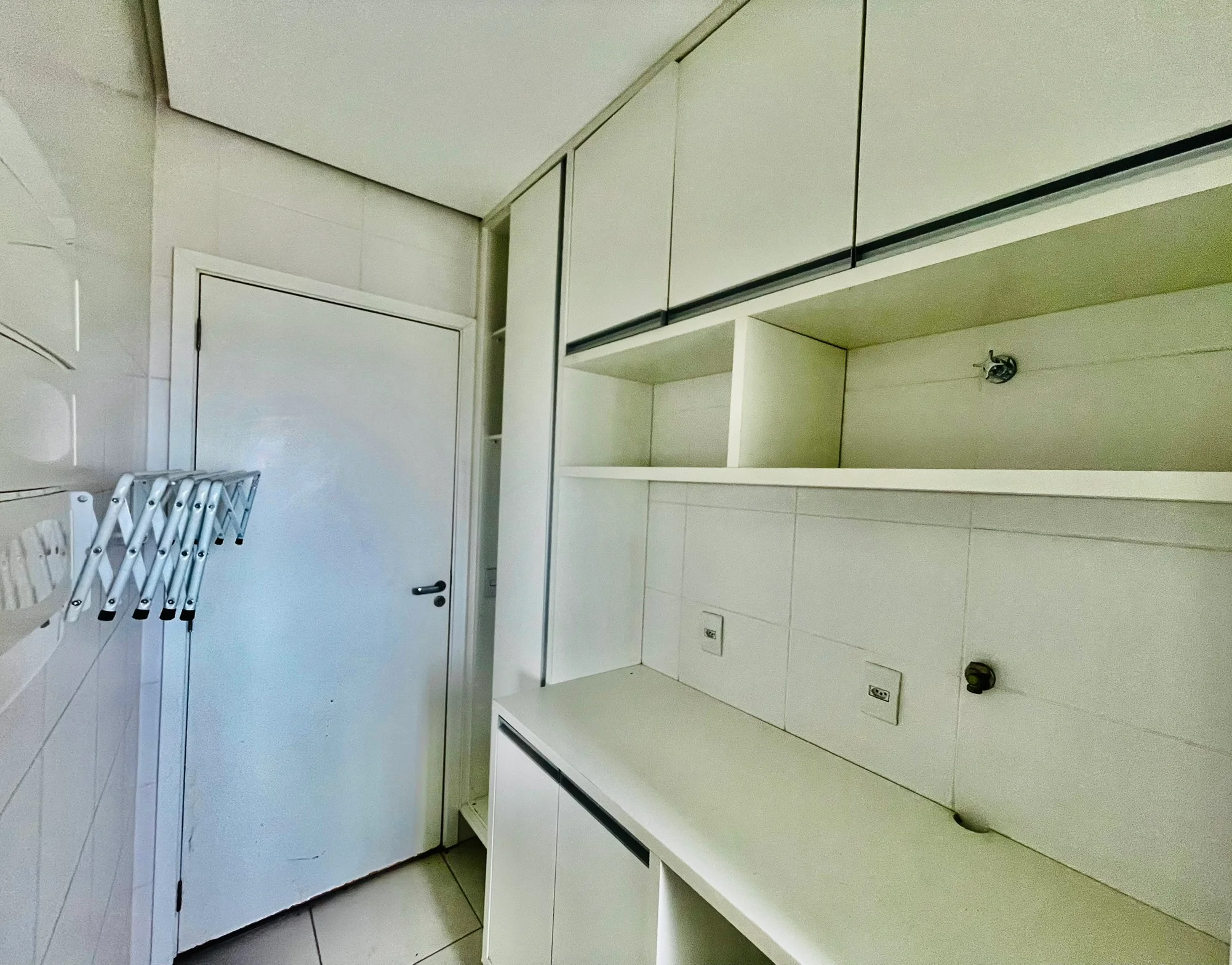 Apartamento para venda com 3 dormitórios no Edifício Vert Residence em Taubaté/SP. 