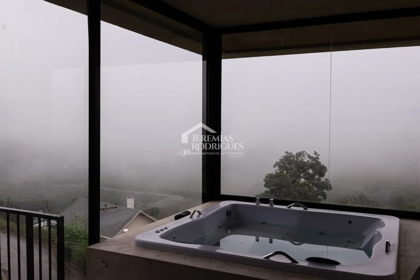Casa com 5 quartos, 560 m²- Colinas Capivari - Campos do Jordão/SP