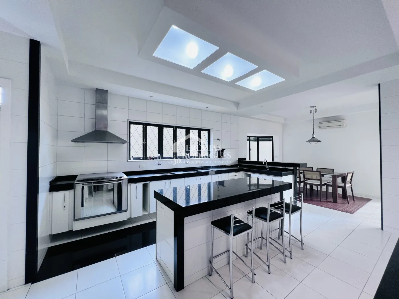 Casa com 8 dormitórios, 900 m² - Condomínio Portal da Serra - Taubaté/SP