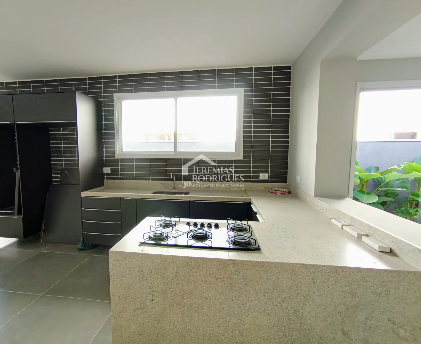 Casa à venda com 3 dormitórios no Condomínio Taubaté Village em Taubaté/SP.