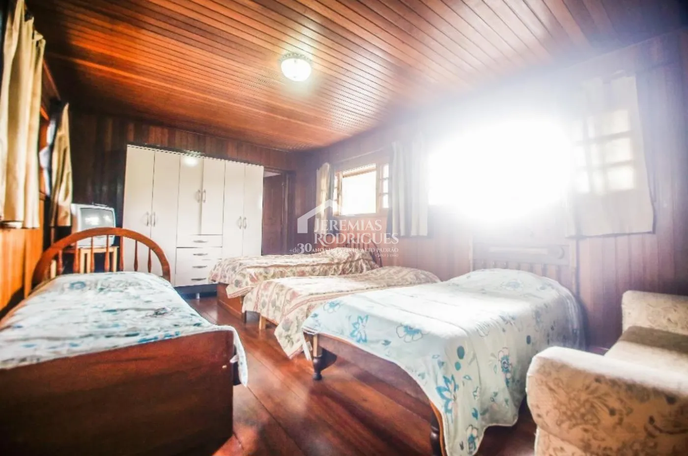 Casa para venda com 11 dormitórios no bairro Recanto Feliz em Campos do Jordão/SP