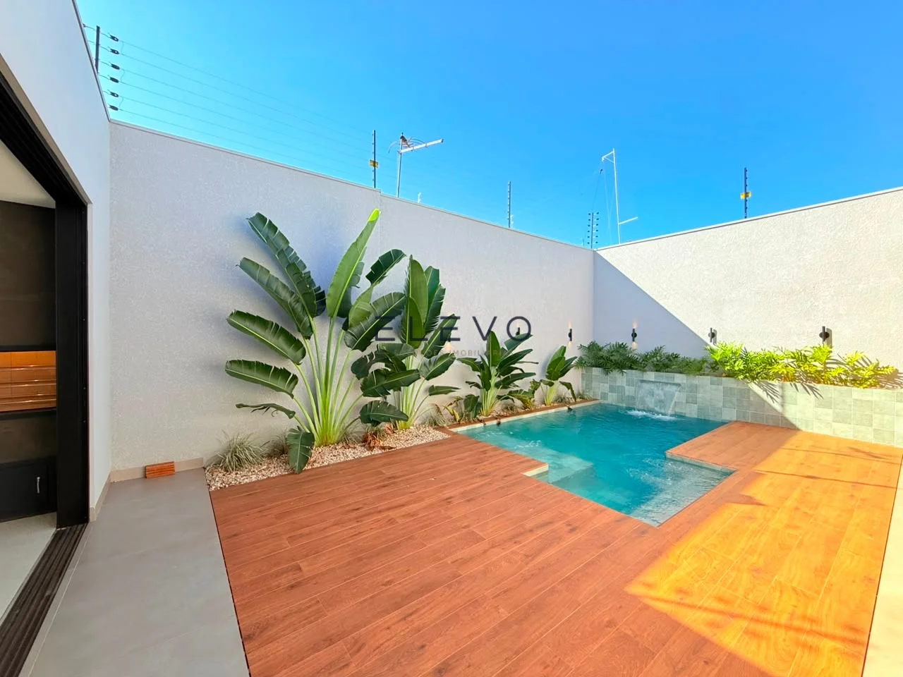Casa Alto Padrão à Venda no Jardim Real | 3 Suítes, Automação Alexa e Piscina Aquecida
