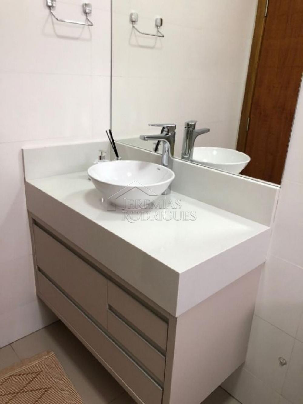 Casa à venda com 3 suítes no Condomínio Reserva dos Lagos em Pindamonhangaba/SP.