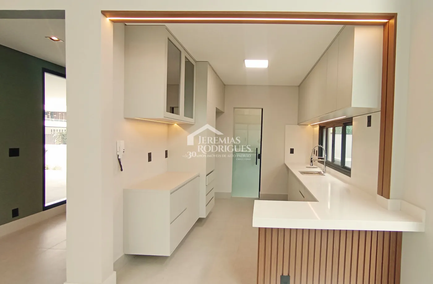 Casa à venda com 4 dormitórios no Condomínio Terras de San Marco em Taubaté/SP.