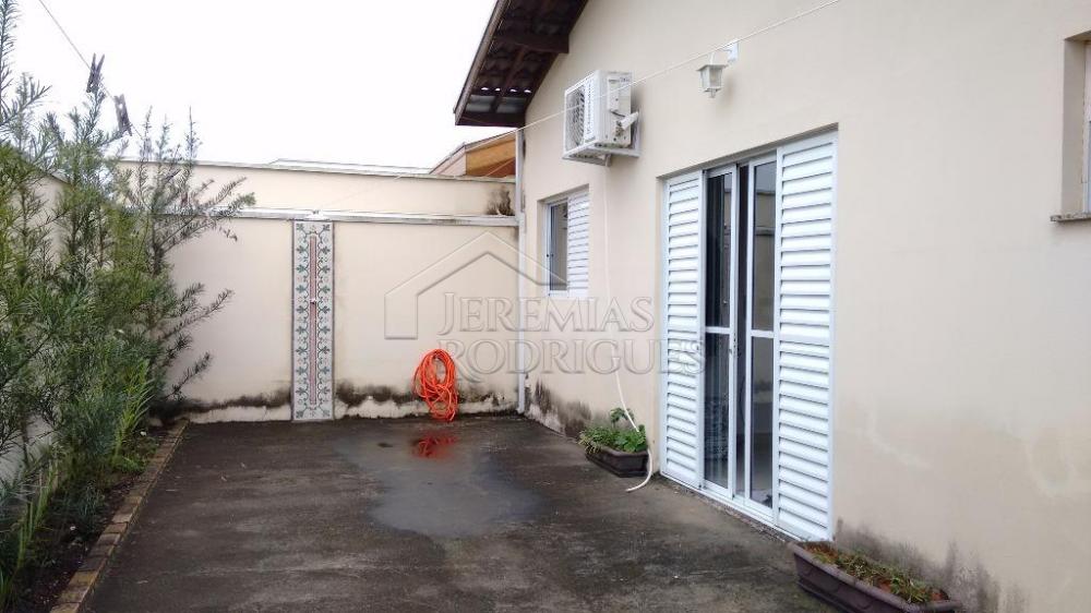 Casa à venda com 3 dormitórios no Condomínio Campos do Conde II em Tremembé/SP.