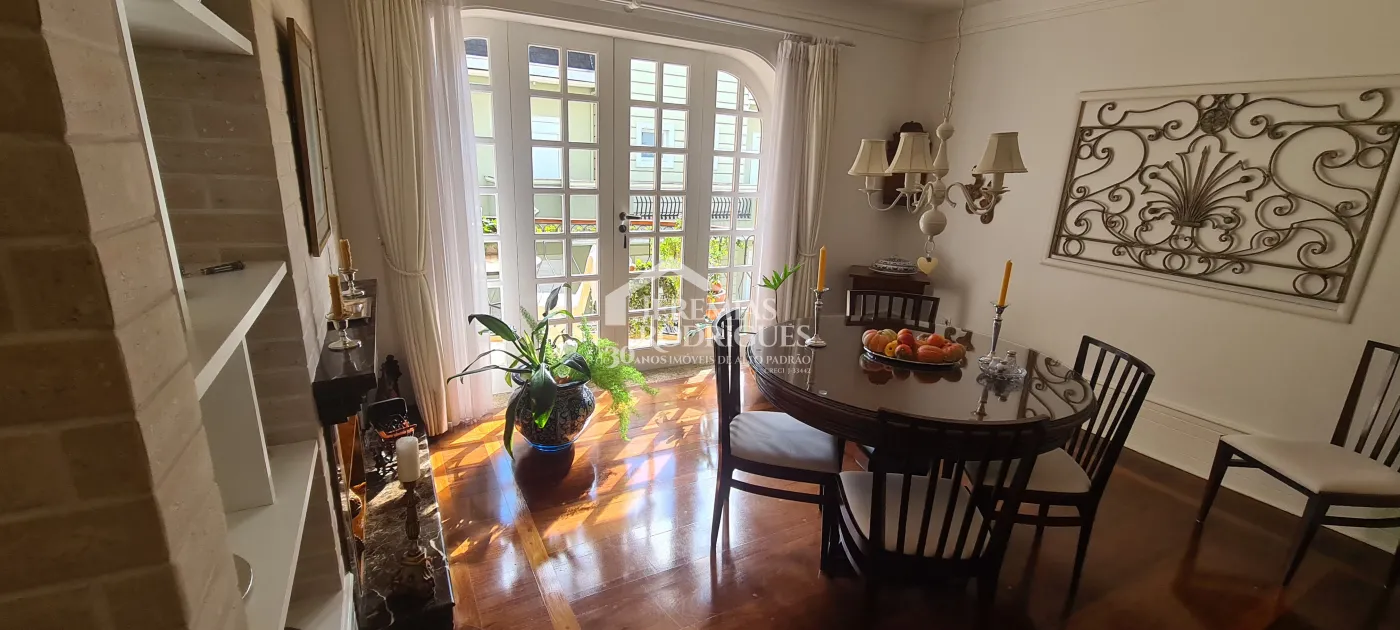 Apartamento à venda com 4 suítes no Edifício Evergreen em Campos do Jordão/SP