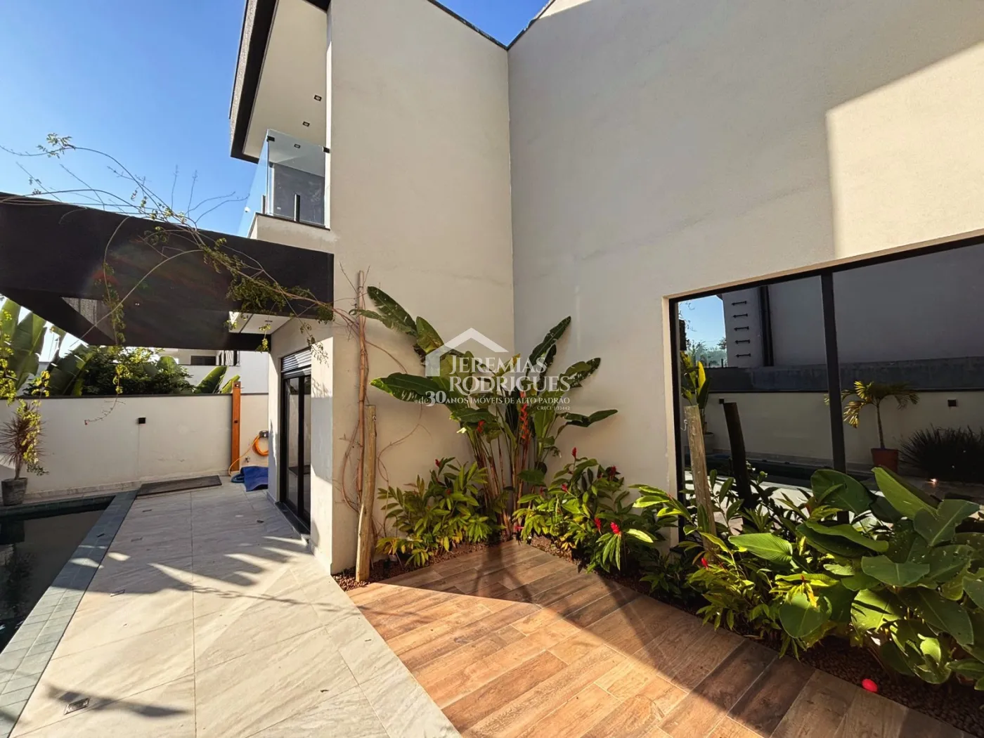 Casa à venda com 5 dormitórios no Condomínio Reserva dos Lagos em Pindamonhangaba/SP.