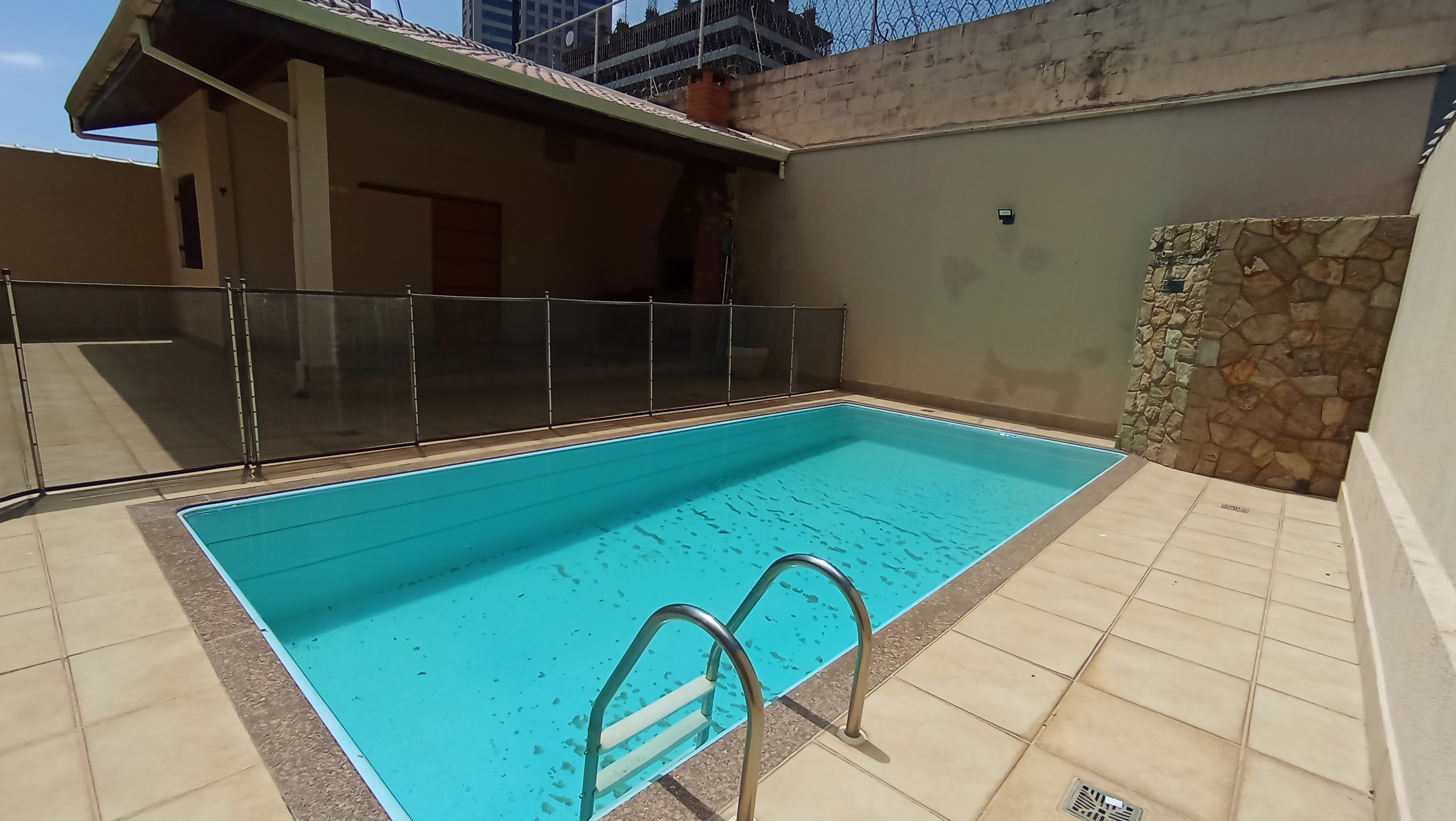 Casa à venda com 3 dormitórios no Condomínio Taubaté Village em Taubaté/SP.