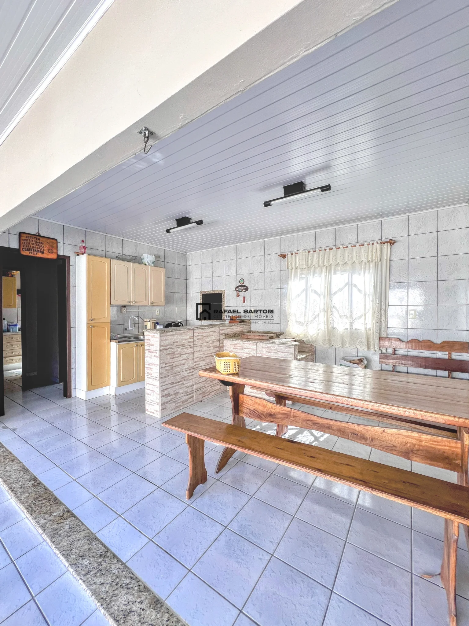 CASA TÉRREA NO BAIRRO NEREU RAMOS