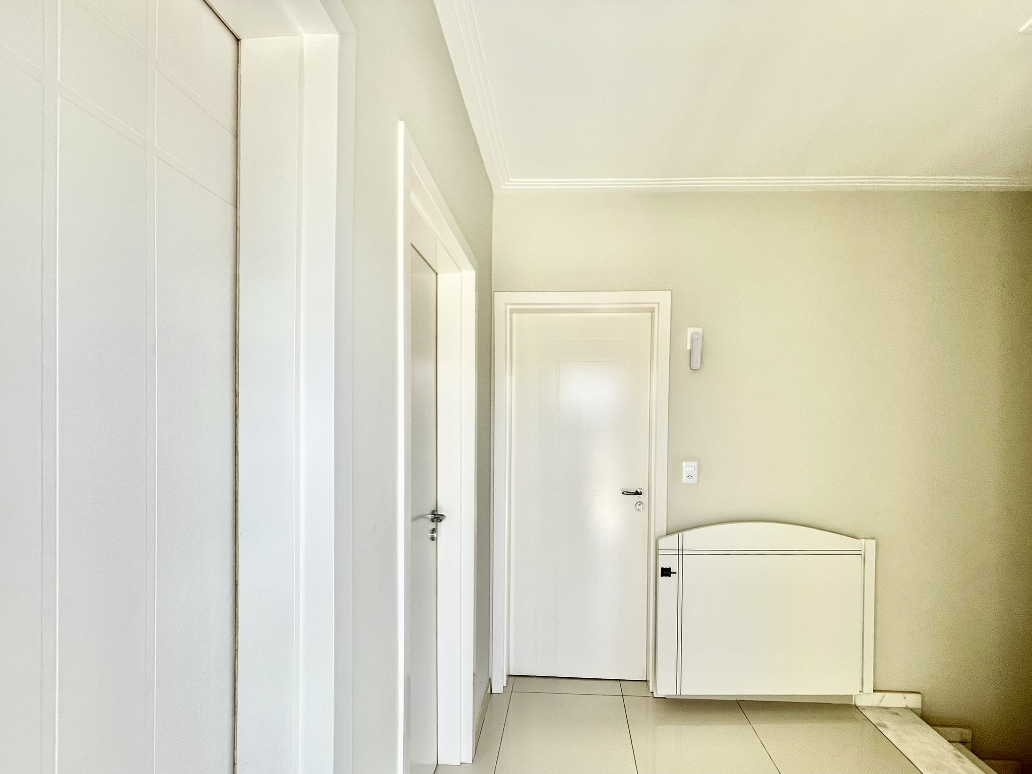 Casa à venda com 3 dormitórios no Condomínio Moema Ville em Pindamonhangaba/SP.