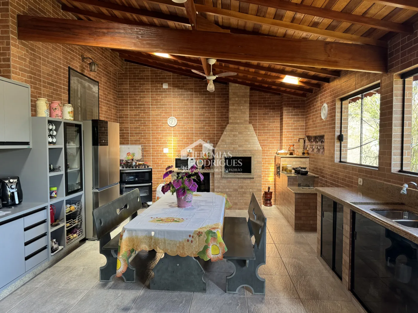 Chácara com 290 m² - bairro Lago Azul - Pindamonhangaba/SP.