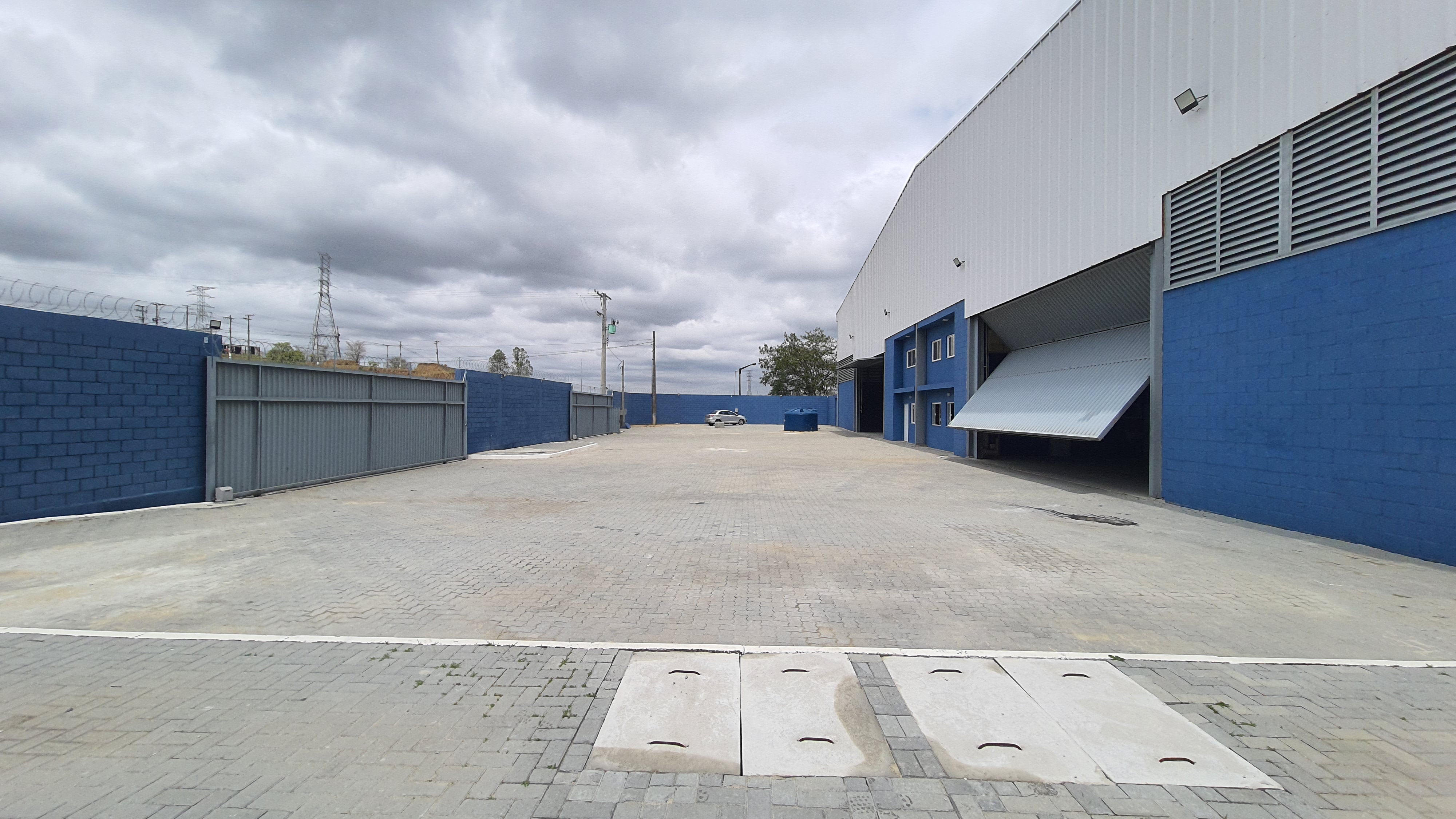 Galpão para locação com 3.900 m² no bairro Santa Luzia, na rodovia pres. Dutra em Caçapava/SP.  