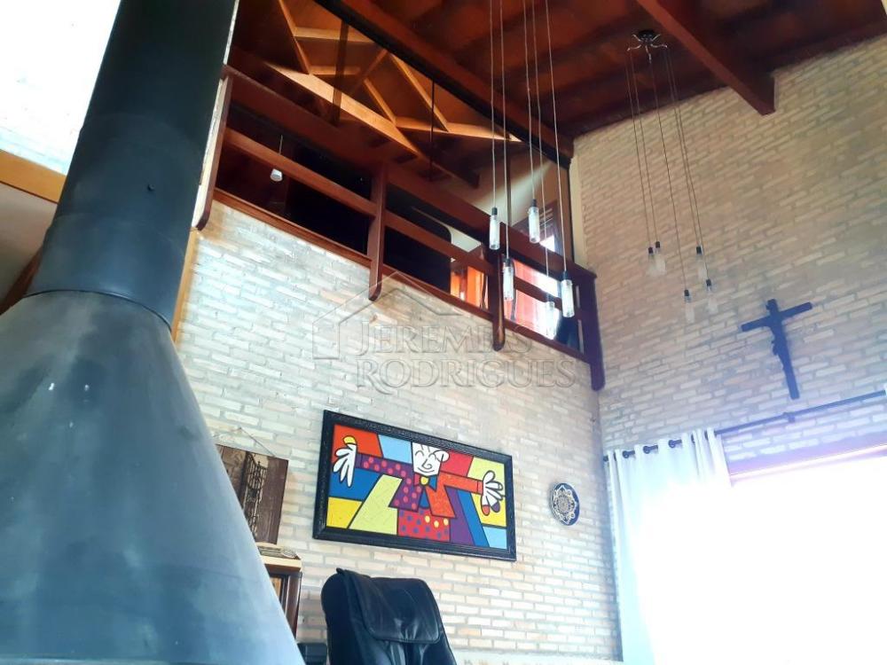 Casa à venda com 6 dormitórios no Condomínio Chácaras Cataguá em Taubaté/SP.