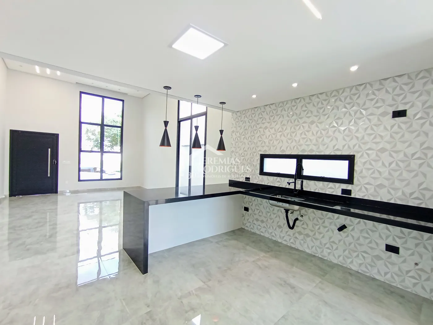 Casa à venda com 300 m² no Condomínio Ouro Ville em Taubaté/SP.