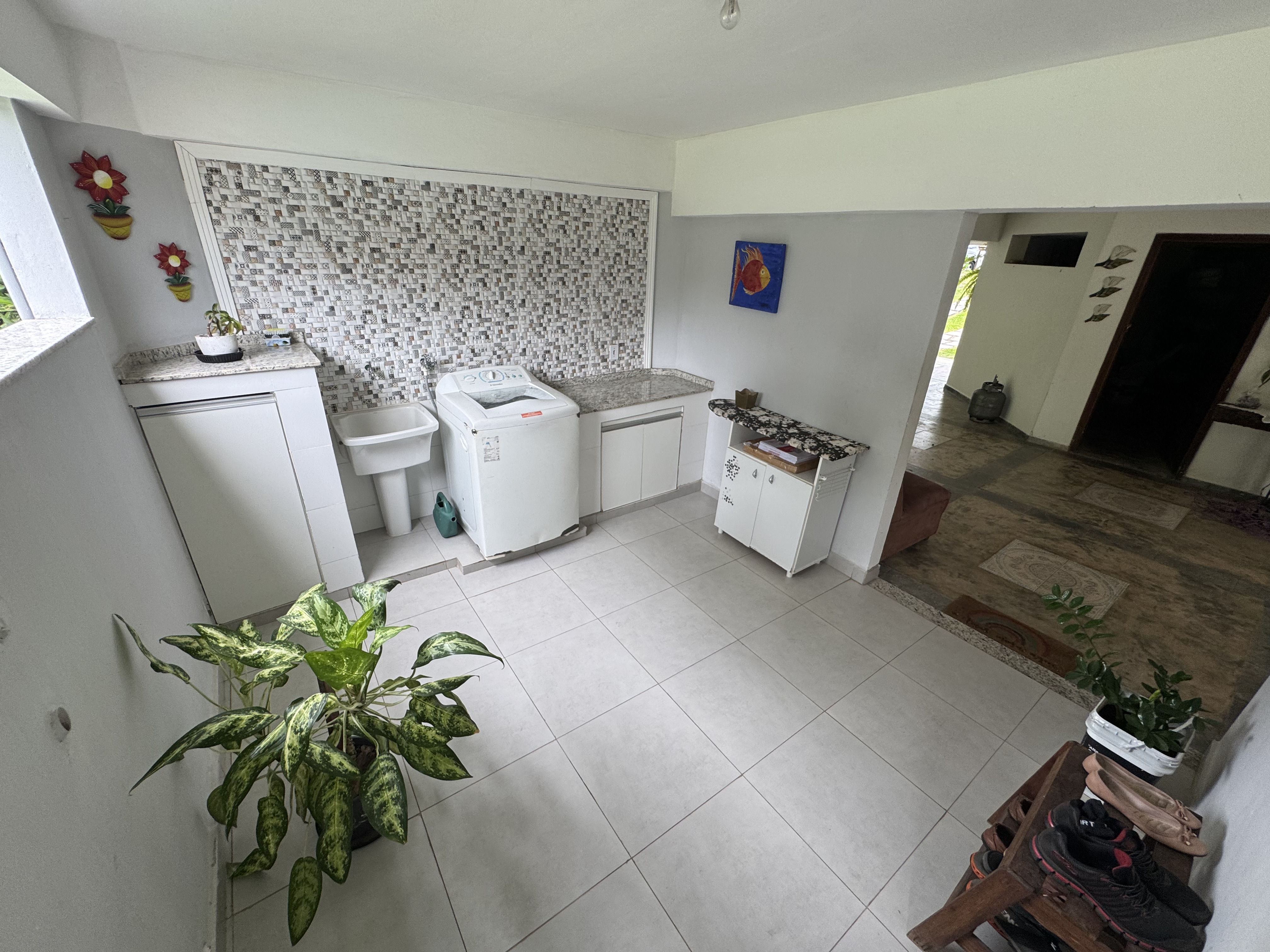 Casa à venda com 3 dormitórios no Condomínio Village Paineiras em Pindamonhangaba/SP.