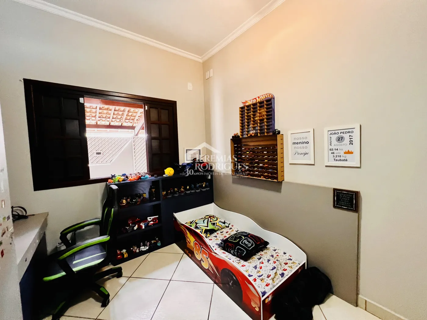 Casa com 3 dormitórios, 198 m² - Alto São Pedro - Taubaté/SP.