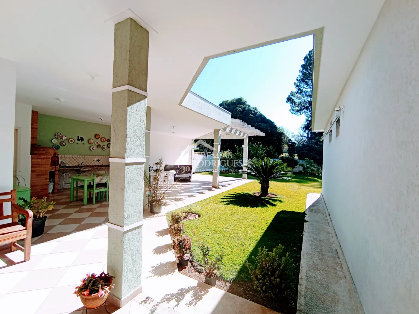 Casa à venda com 4 dormitórios no Condomínio Village Paineiras em Pindamonhangaba/SP