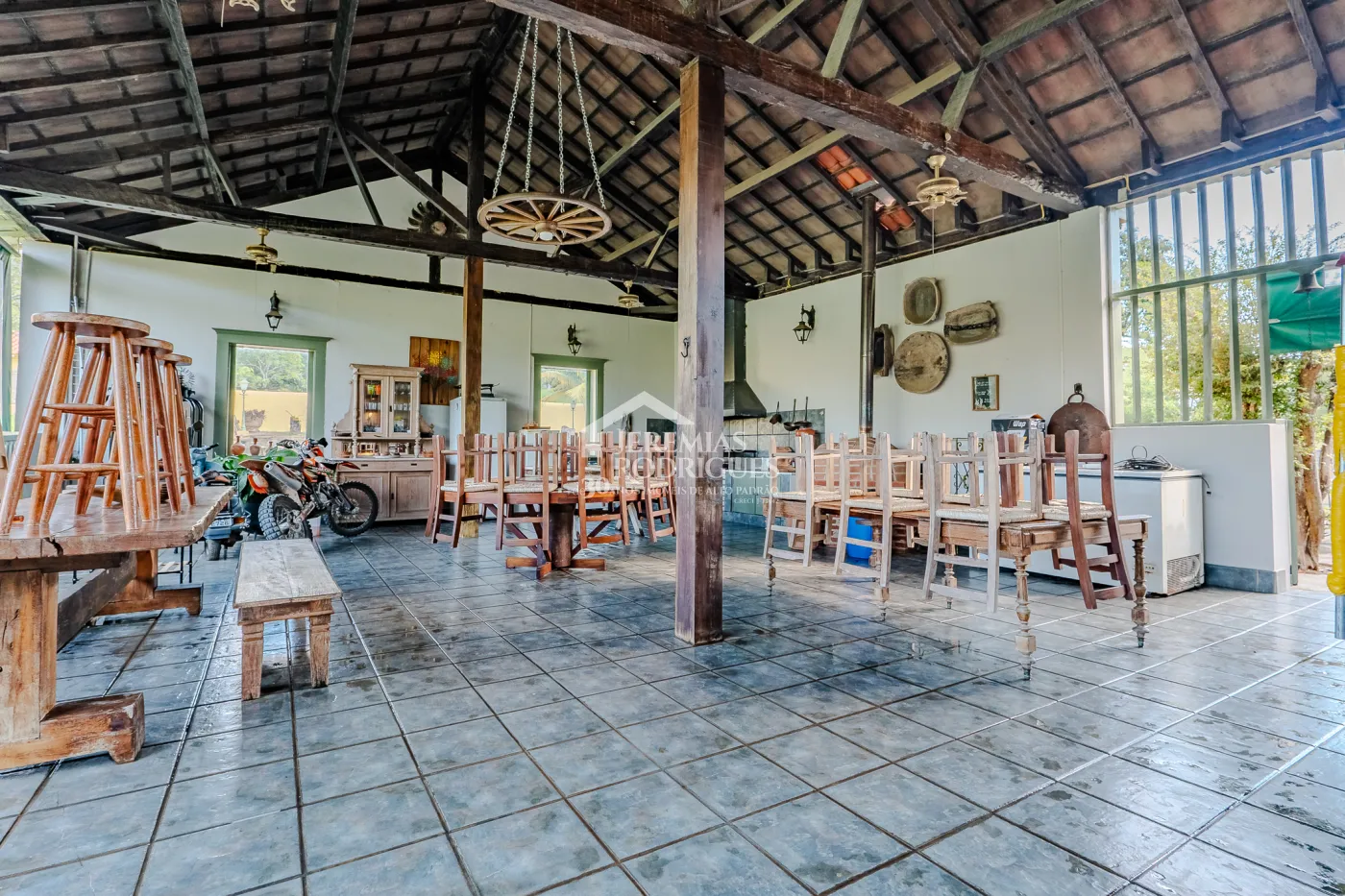 Fazenda à venda com 919,6 hectares em Cachoeira Paulista/SP.