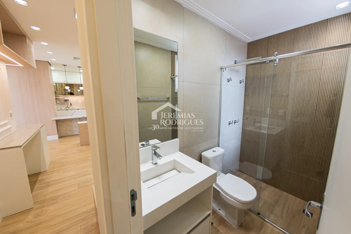 Apartamento à venda com 3 dormitórios, 98 m² no Edifício Bauhaus em Pindamonhangaba/SP.