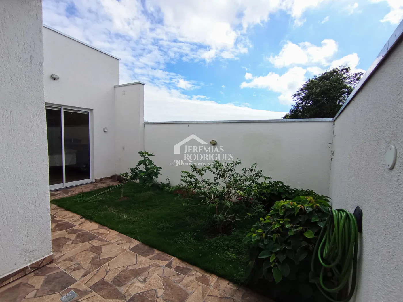 Casa para venda com 2 dormitórios no Residencial Charles Schineider em Taubaté/SP
