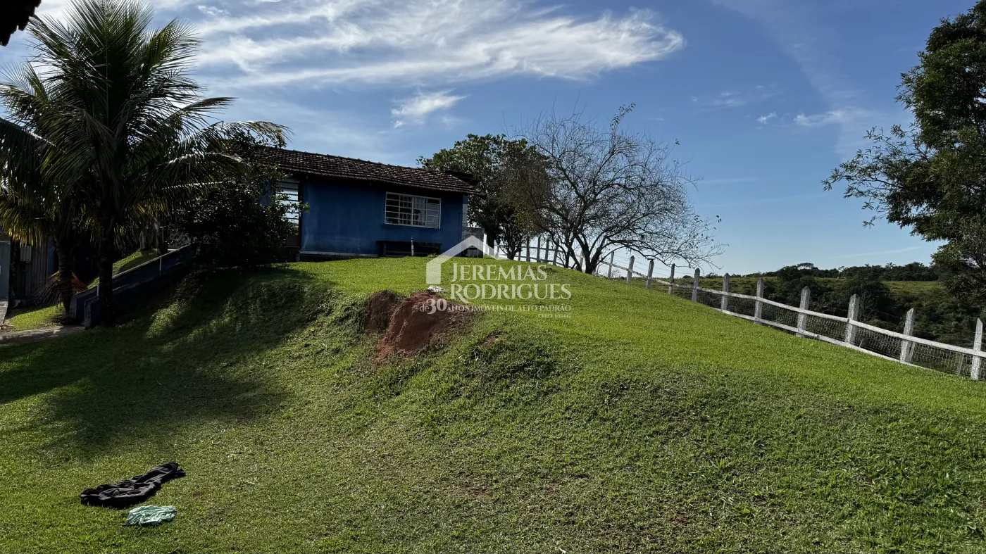 Sitio à venda com 5 dormitórios, 3,5 alqueires no bairro Cruz Pequena em Pindamonhangaba/SP