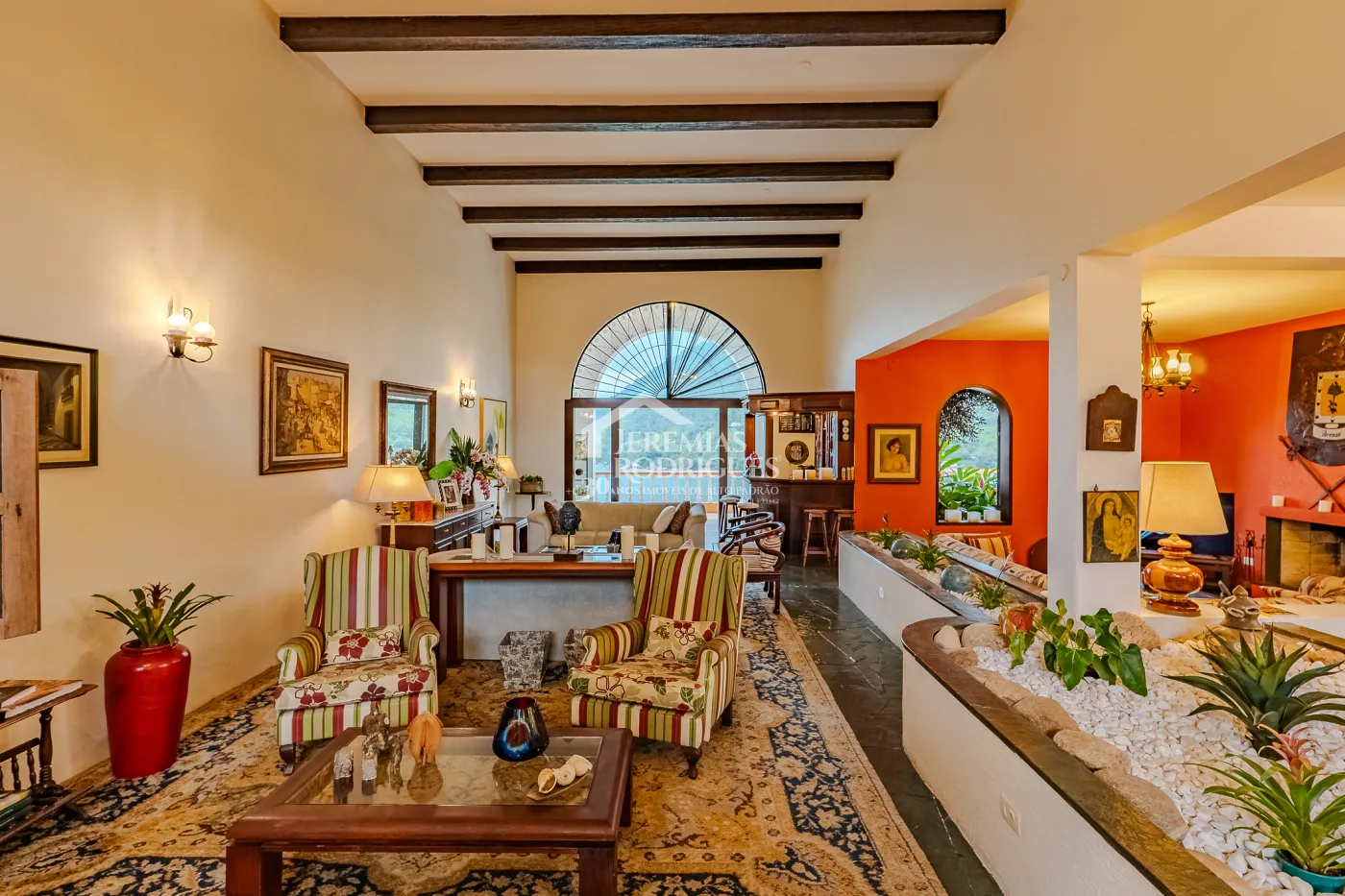 Mansão à venda com 7suítes no Condomínio Santa Rita em Ubatuba/SP.
