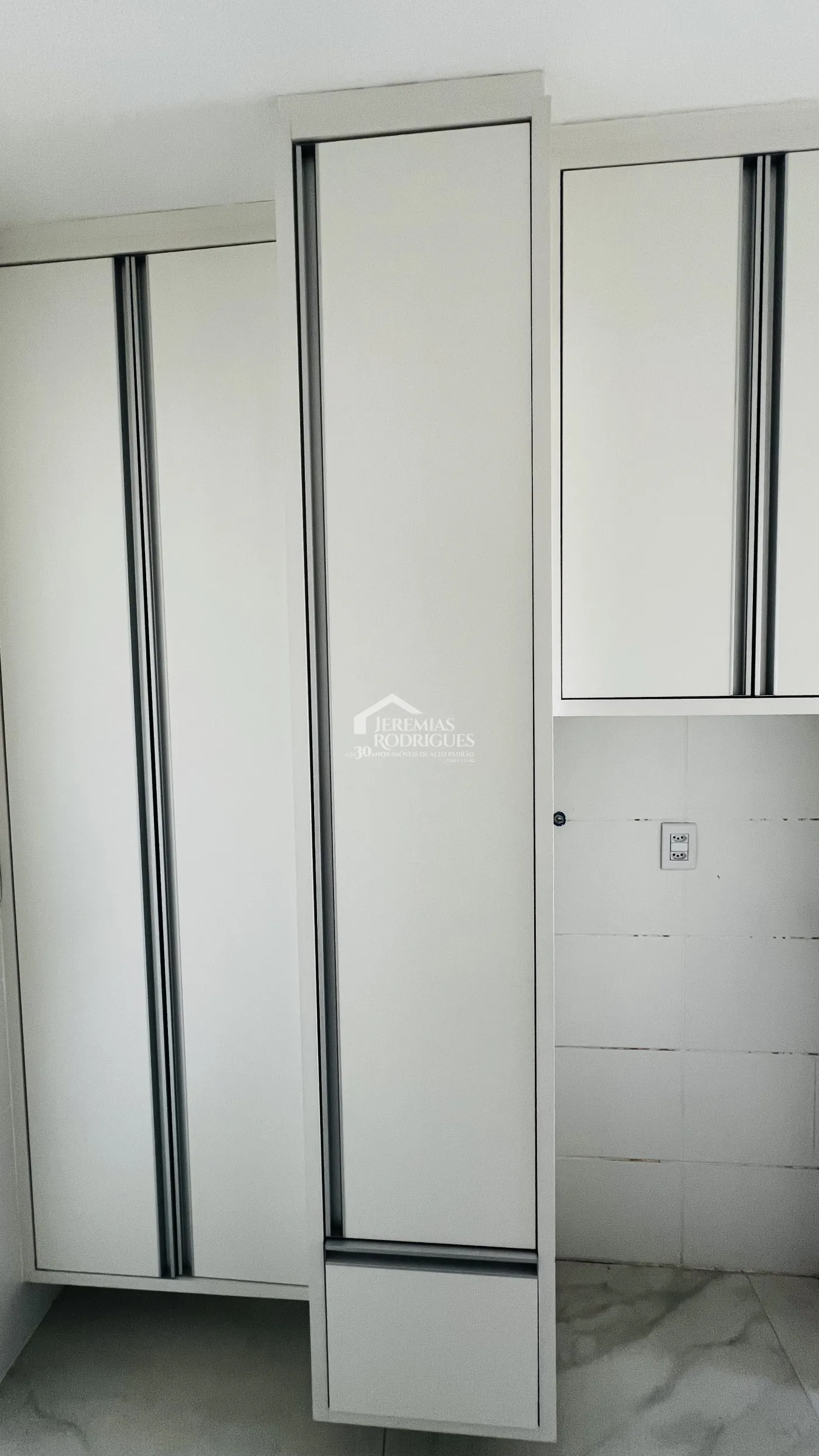 Apartamento para venda com 3 suítes no Edifício Vert Residence em Taubaté/SP