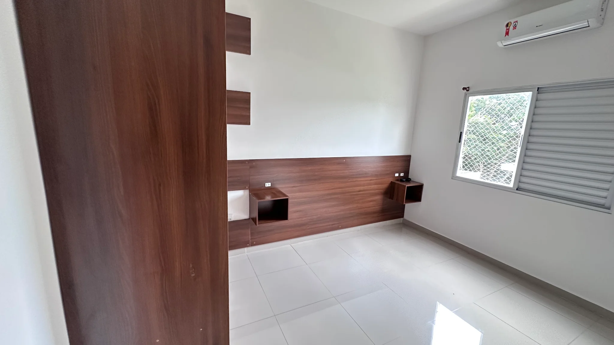 Casa para locação e venda no Condomínio Reserva dos Lagos em Pindamonhangaba/SP.