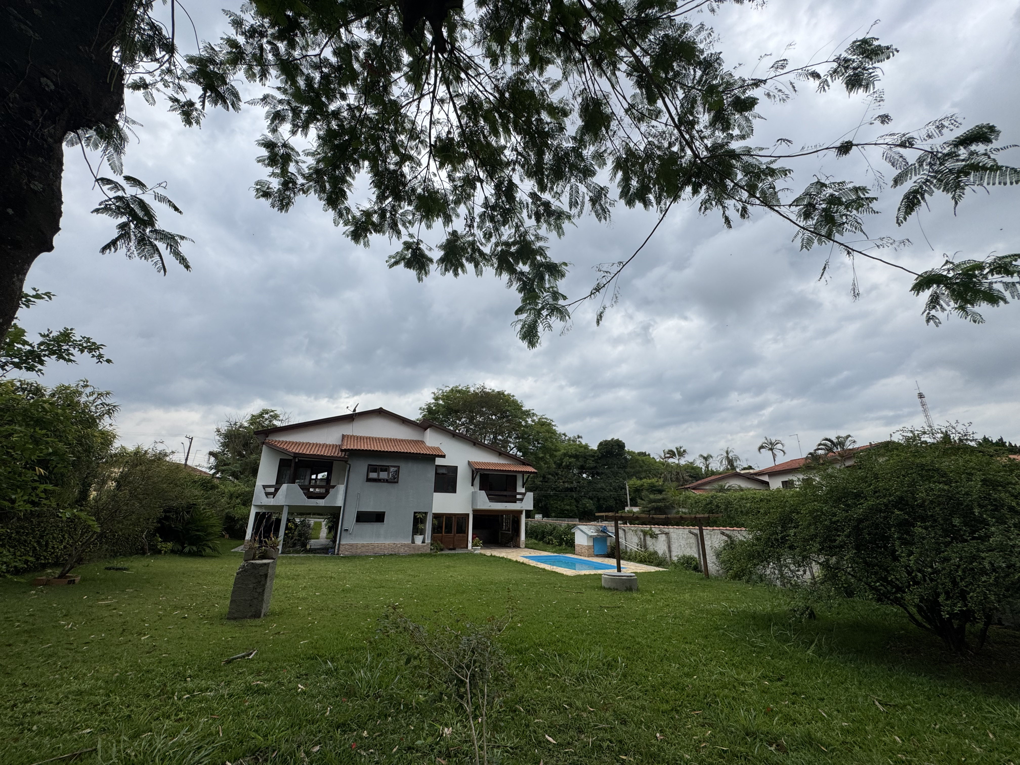 Casa à venda com 3 dormitórios no Condomínio Village Paineiras em Pindamonhangaba/SP.