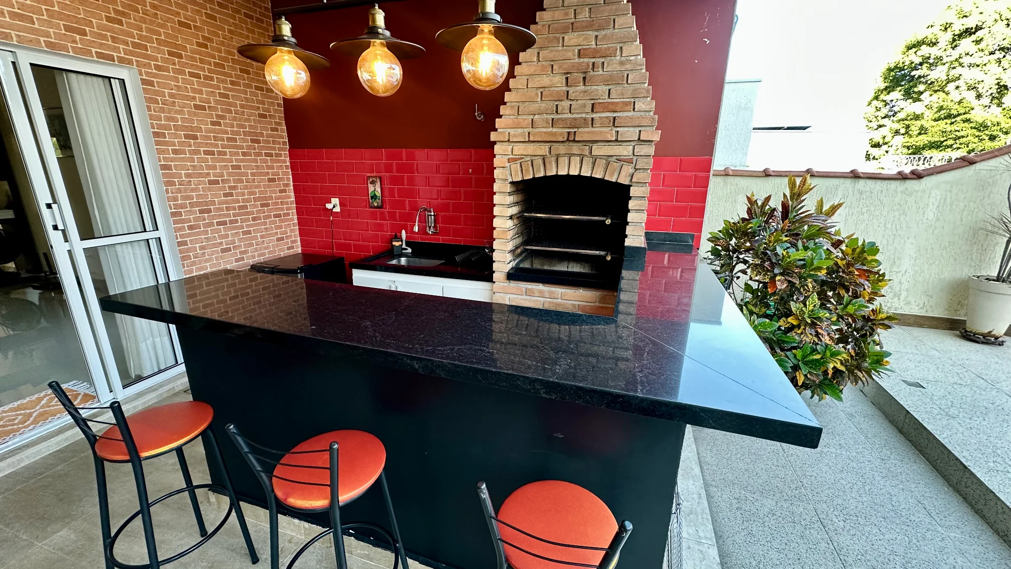 Casa para venda e locação no Condomínio Reserva dos Lagos em Pindamonhangaba/SP. 