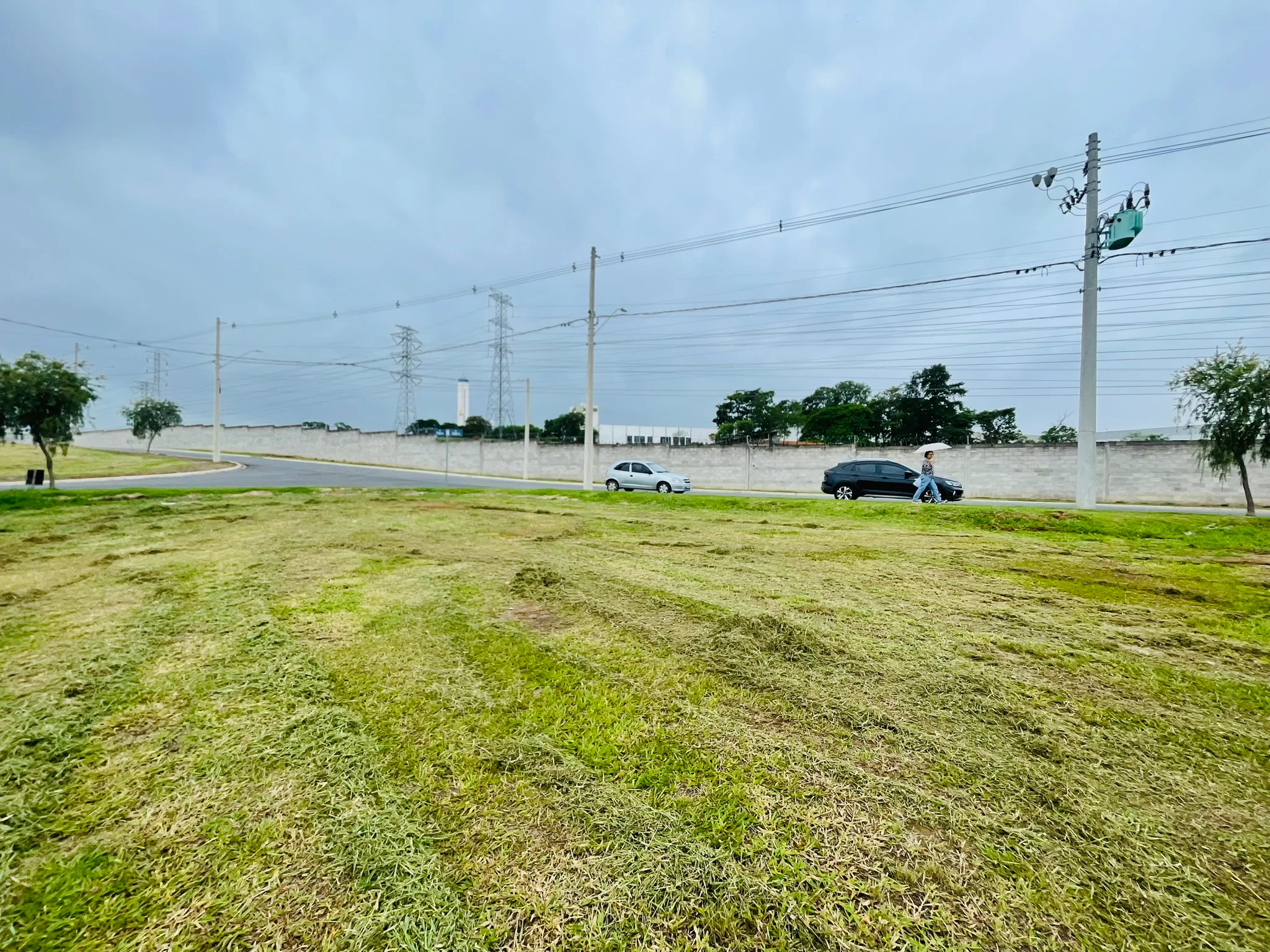 Terreno à venda com 374 m² no Condomínio Bosque do Imperador em Pindamonhangaba/SP. 