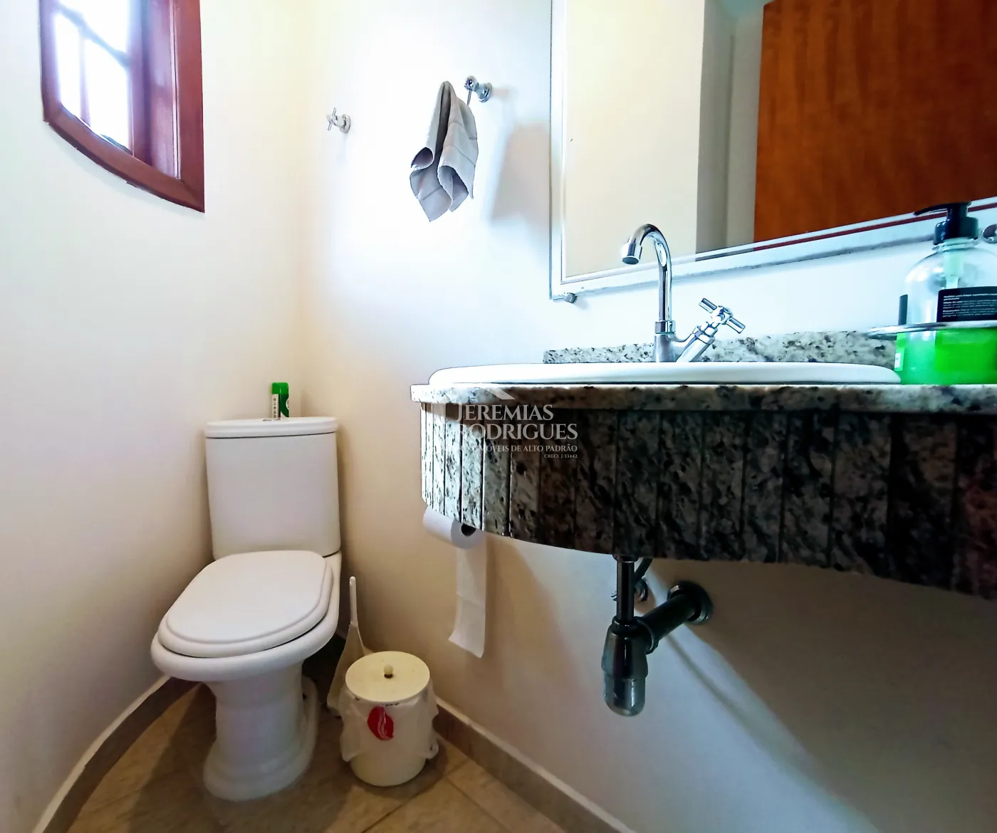 Casa à venda com 3 dormitórios no Condomínio Chácaras Cataguá em Taubaté/SP