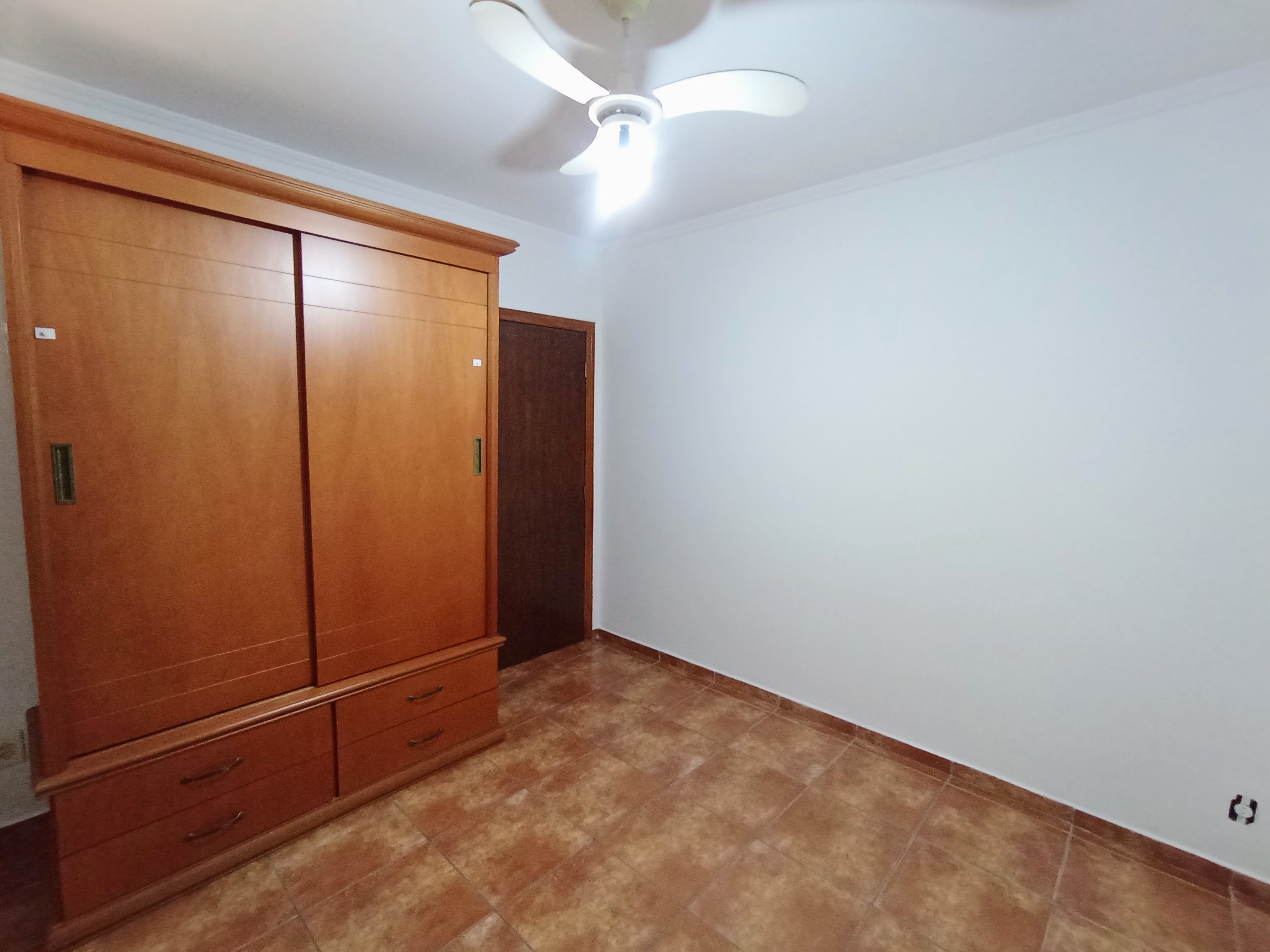 Chácara para venda e locação com 3 dormitórios no bairro Santana em Pindamonhangaba/SP.