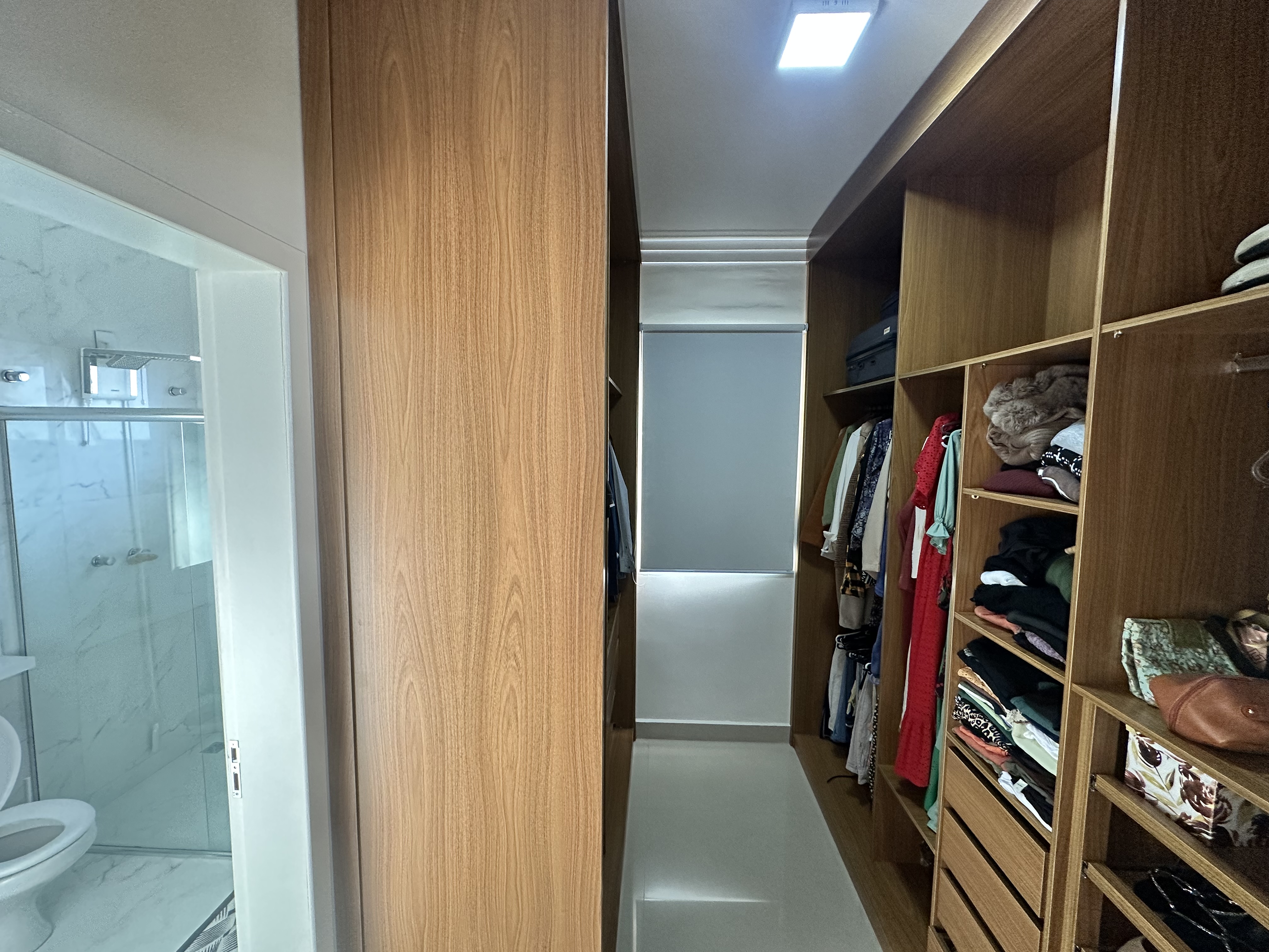 Casa para venda e locação com 3 suítes no Condomínio Reserva dos Lagos em Pindamonhangaba/SP.